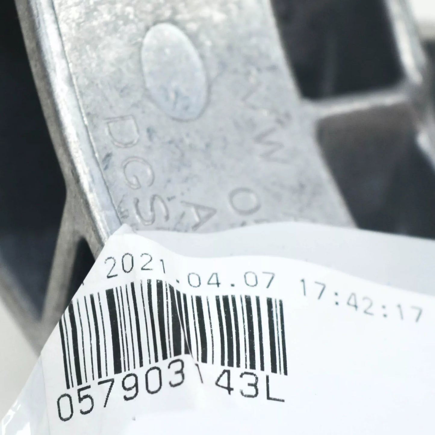 NEW AUDI Q7 4M ALTERNATOR BRACKET HOLDER 057903143L