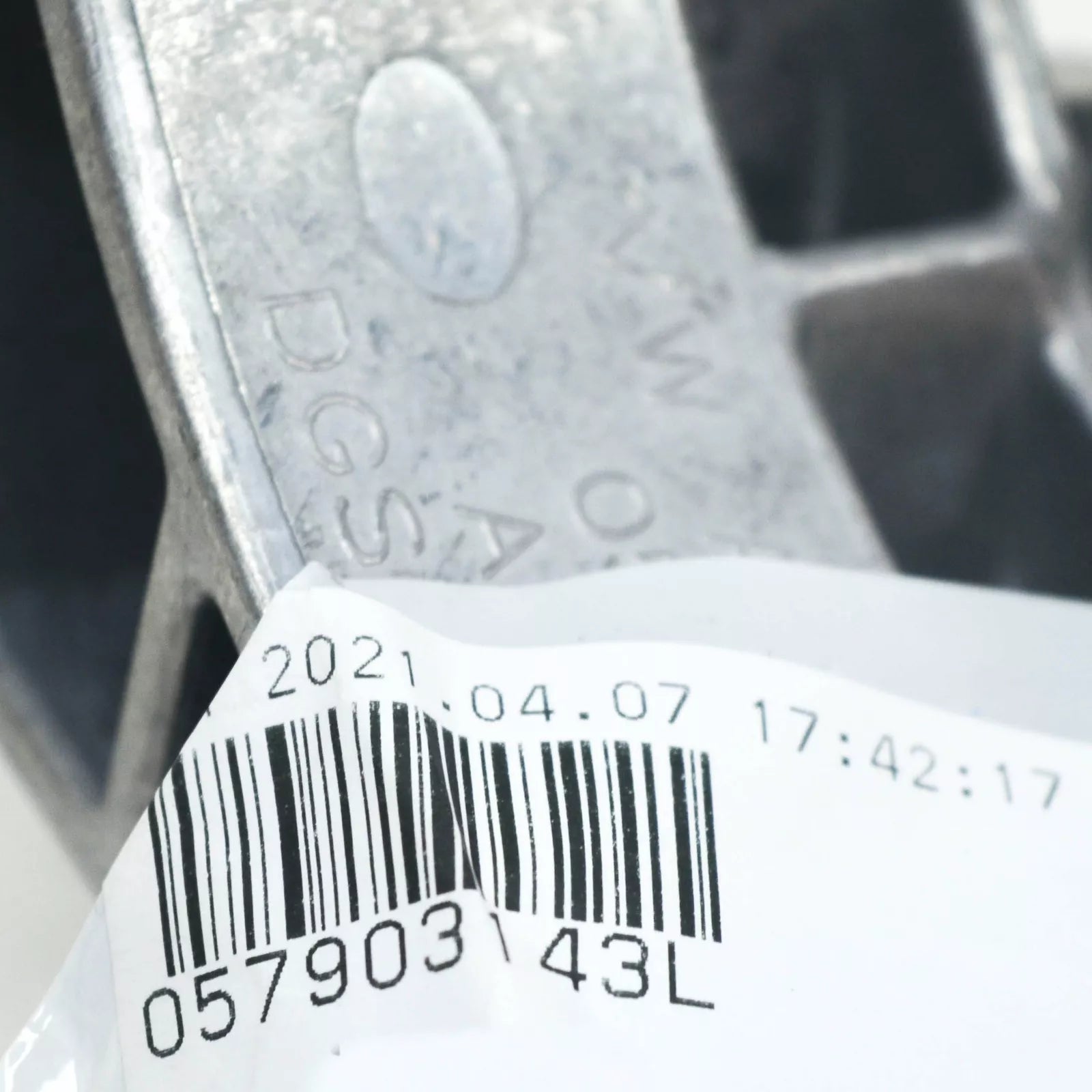 NEW AUDI Q7 4M ALTERNATOR BRACKET HOLDER 057903143L