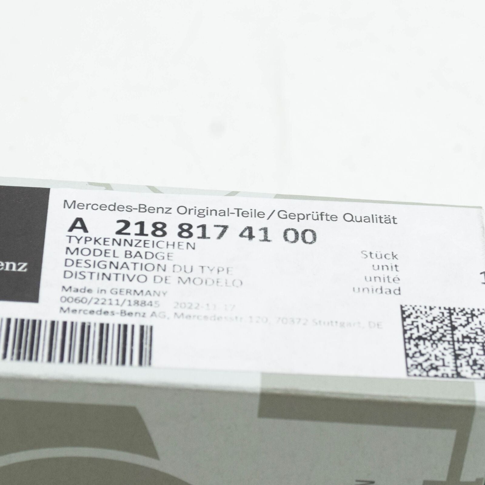 NEW MERCEDES-BENZ CLS C218 FRONT RADIATOR GRILLE MODEL PLATE A2188174100