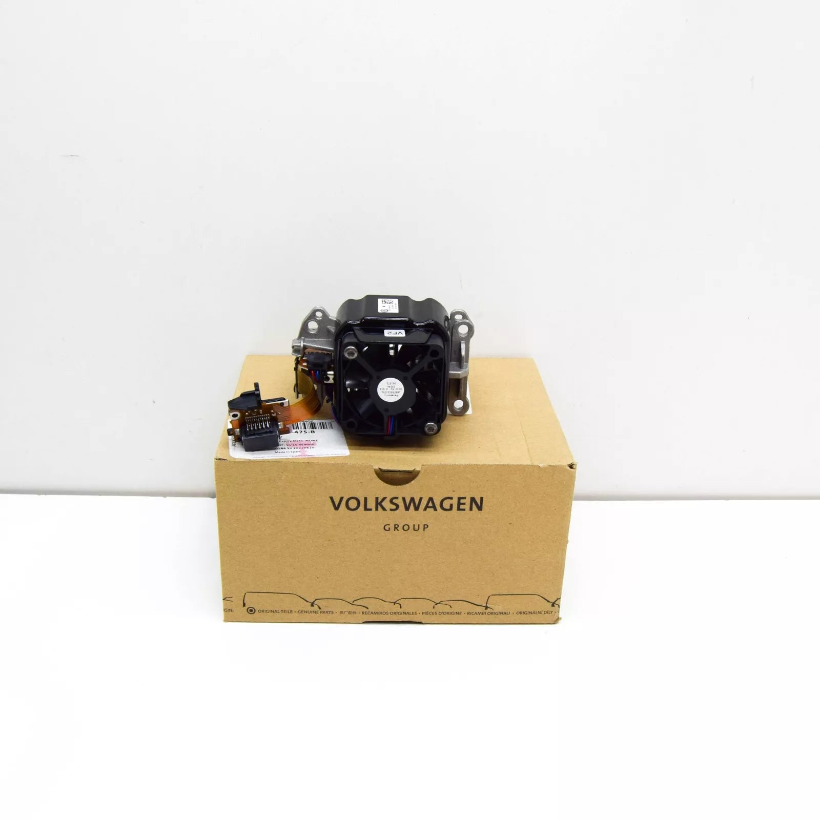 NEW VW PASSAT B8 3G FRONT HEADLIGHT HEAT SINK LED BUMB 3G0998475B ORIGINAL