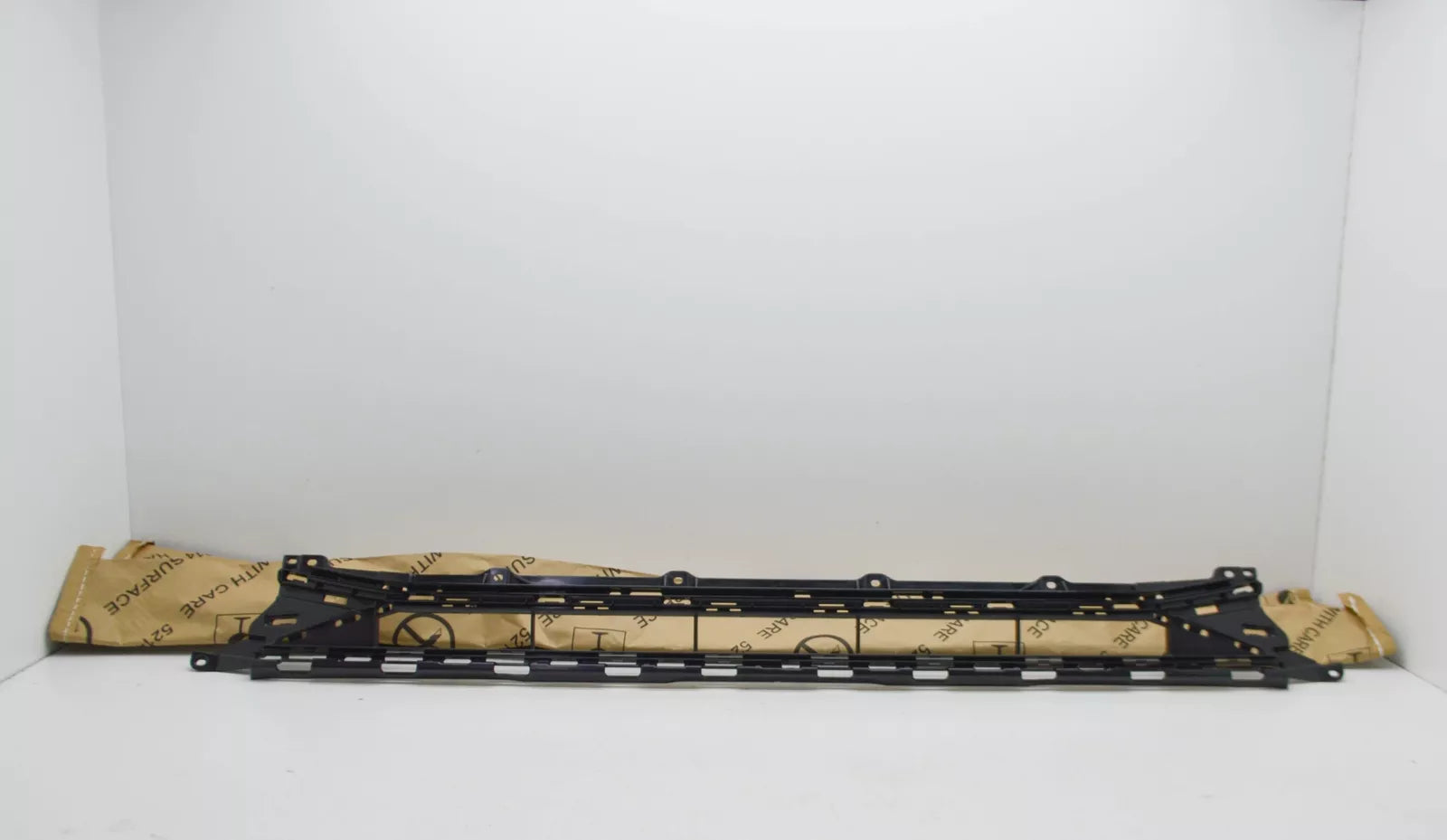 NEW AUDI Q7 4M FRONT BUMPER LOWER CENTER GRILLE 4M0807647E9B9 ORIGINAL