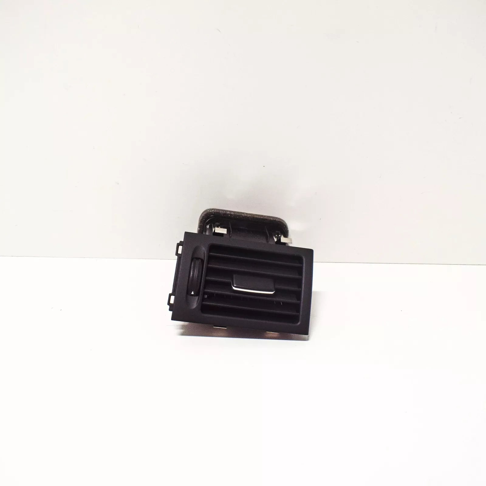 NEW MB C-CLASS W204 DASHBOARD LEFT AIR VENT A20483014549116