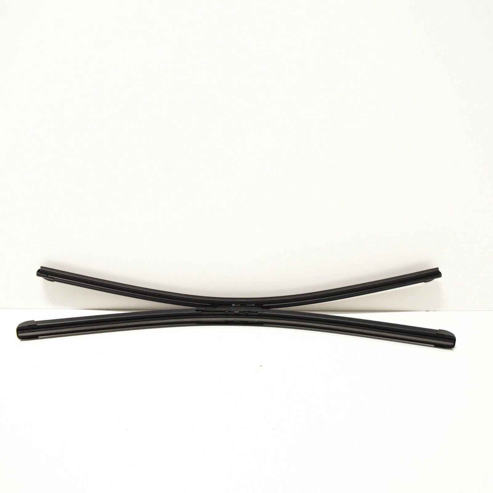 NEW AUDI A6 C6 FRONT WINDSHIELD WIPER BLADE SET LHD 4F1998002A