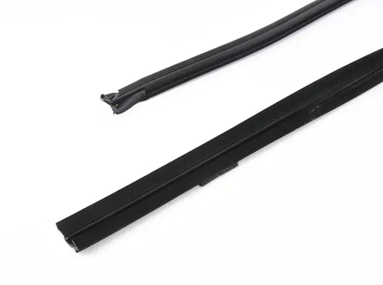 NEW BMW X5 F15 REAR RIGHT DOOR WINDOW GUIDE 51357289668 7289668 ORIGINAL