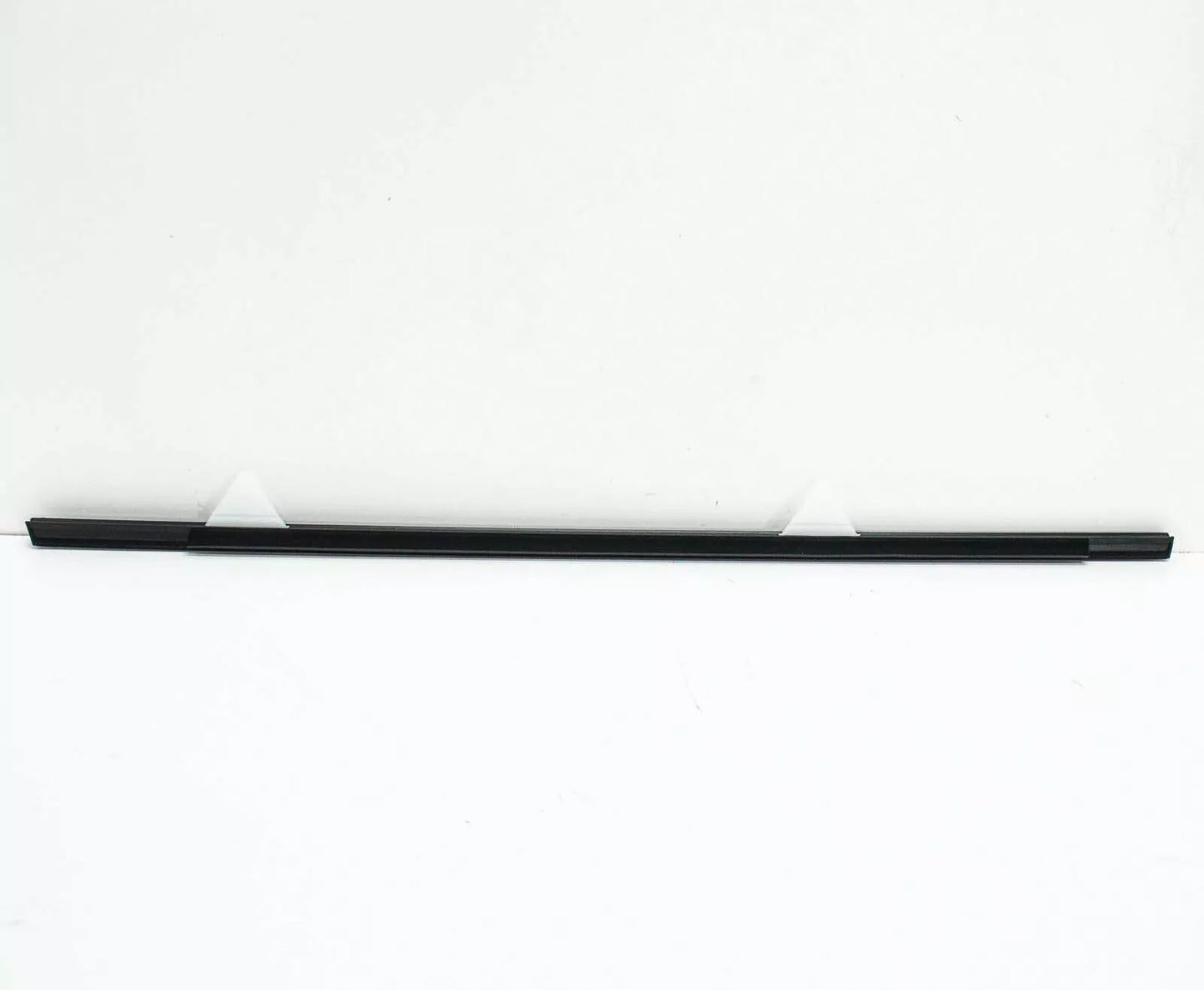 NEW AUDI A3 8P SPORTBACK REAR RIGHT OUTER WINDOW SLOT SEAL 8P4839478A