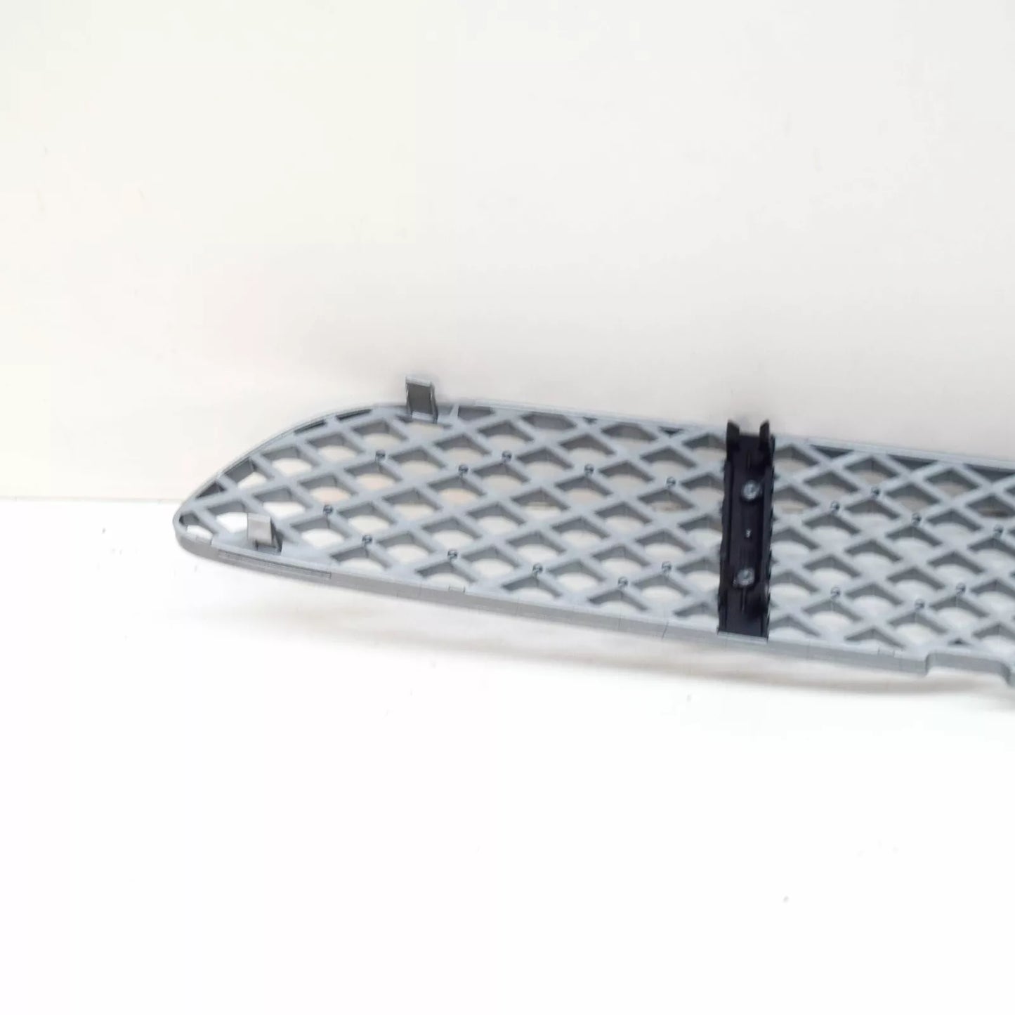 NEW MERCEDES BENZ CLS C219 FRONT BUMPER LOWER CENTER GRILLE A2198851923