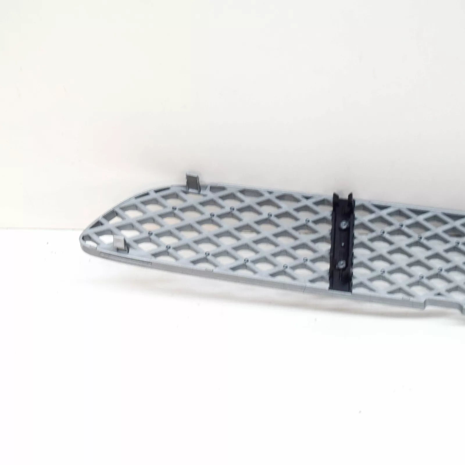 NEW MERCEDES BENZ CLS C219 FRONT BUMPER LOWER CENTER GRILLE A2198851923