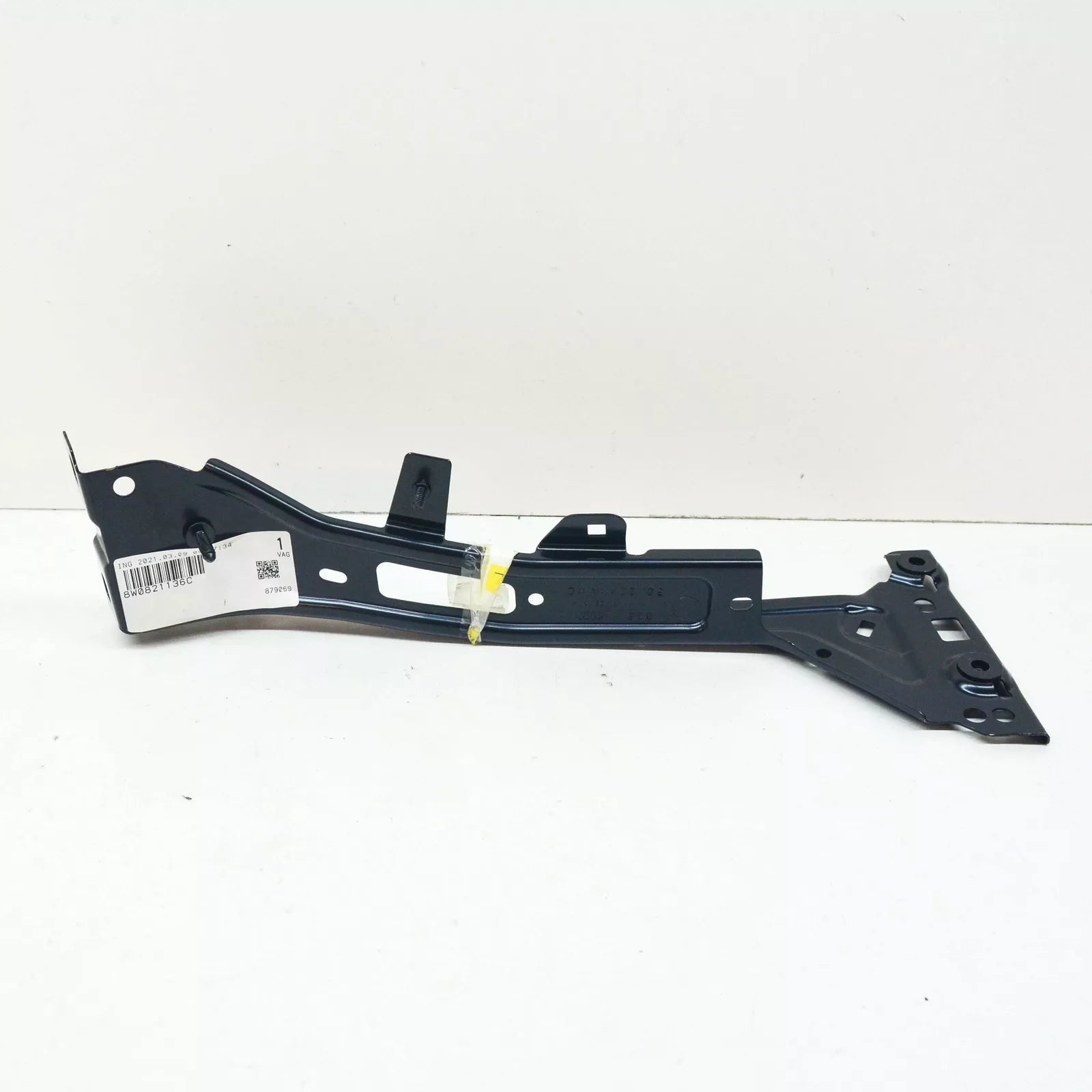 NEW AUDI A4 B9 FRONT RIGHT FENDER REINFORCEMENT BAR 8W0821136C