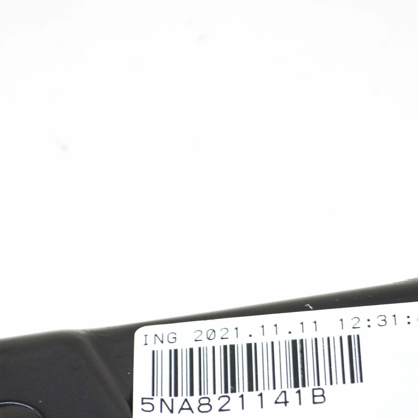 NEW VOLKSWAGEN TIGUAN AD FRONT LEFT FENDER HOLDER BRACKET 5NA821141B ORIGINAL