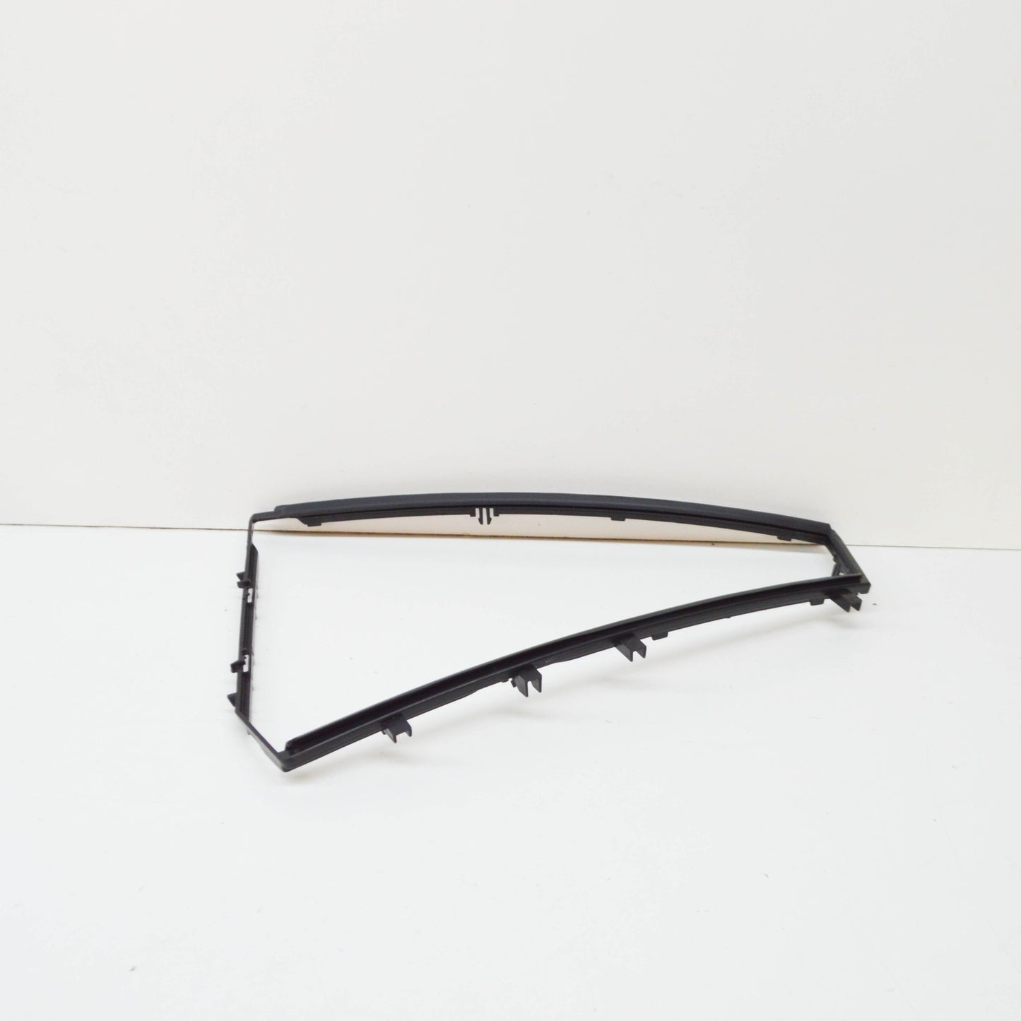 new bmw 3 e91 rear quarter window left side seal 51357119943 7119943 original