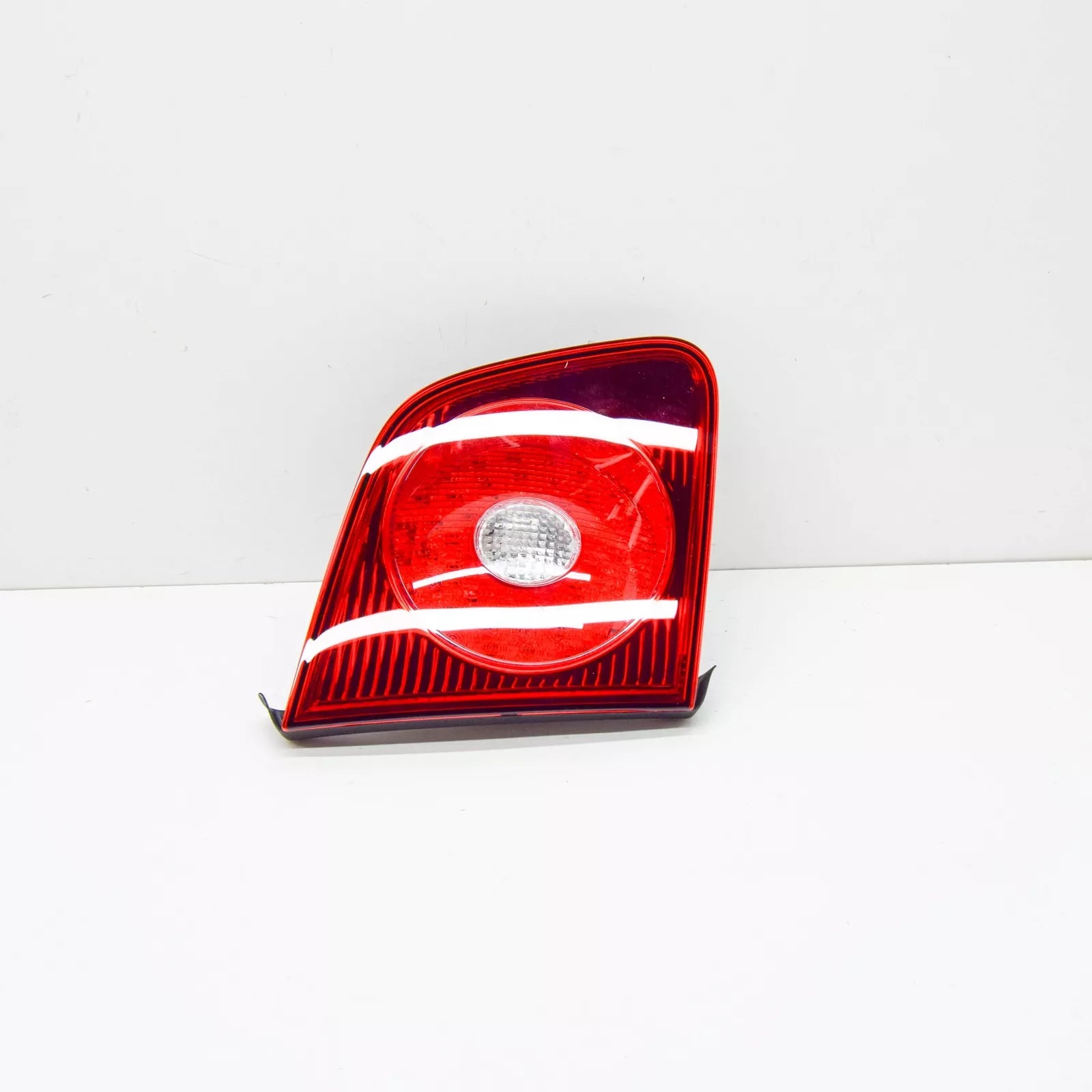 NEW VW PHAETON 3D REAR LEFT INNER TAILGATE TAILLIGHT 3D0945093B ORIGINAL