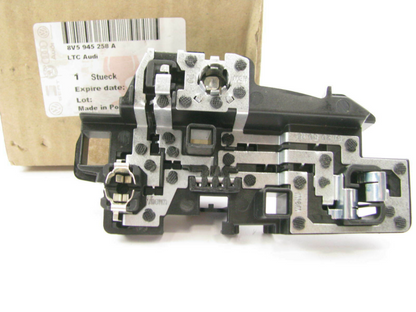 new audi a3 sportback 8v rear right tail light bulb socket 8v5945258a original