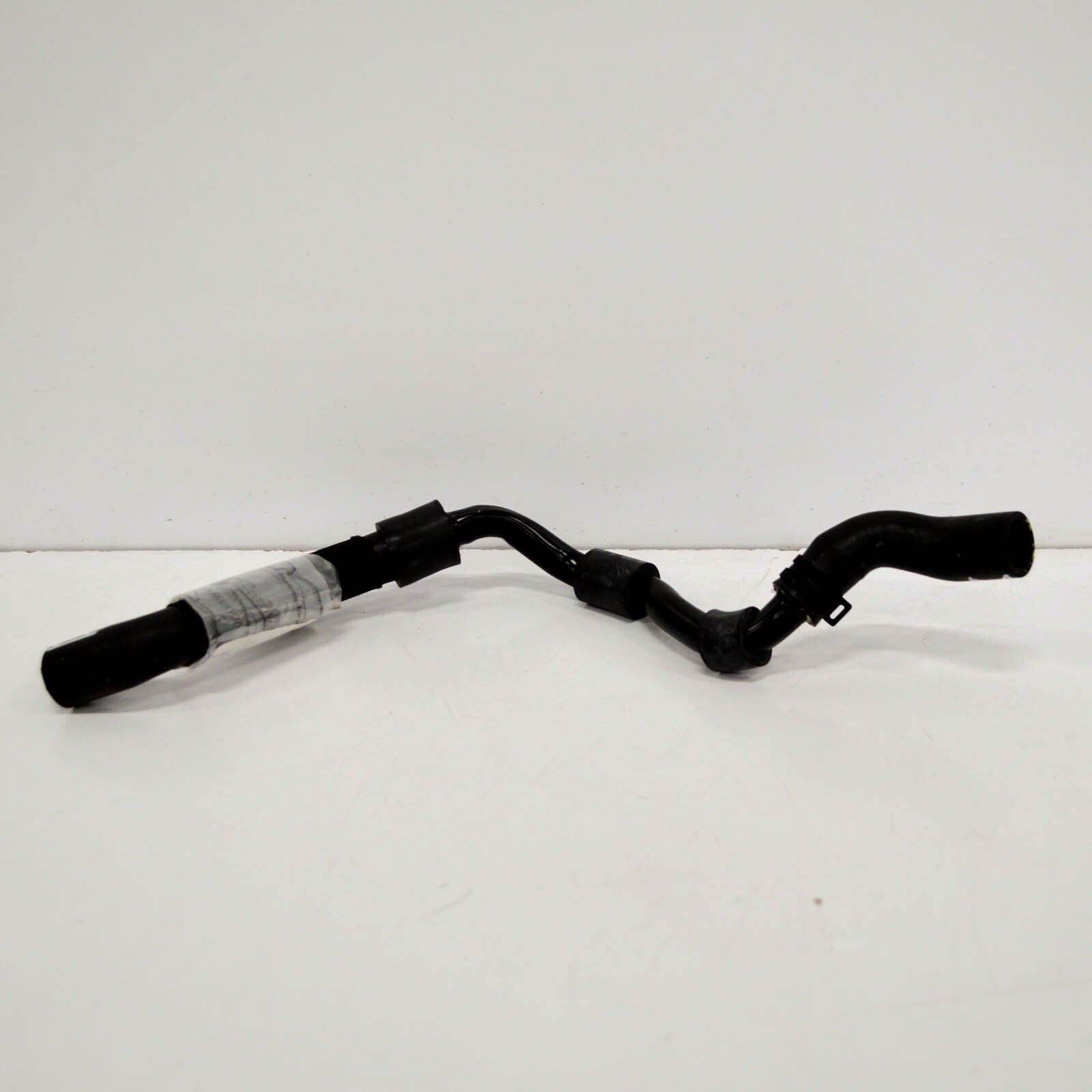 NEW AUDI A3 8VA BREATHER LINE PIPE 5Q0121064AT ORIGINAL