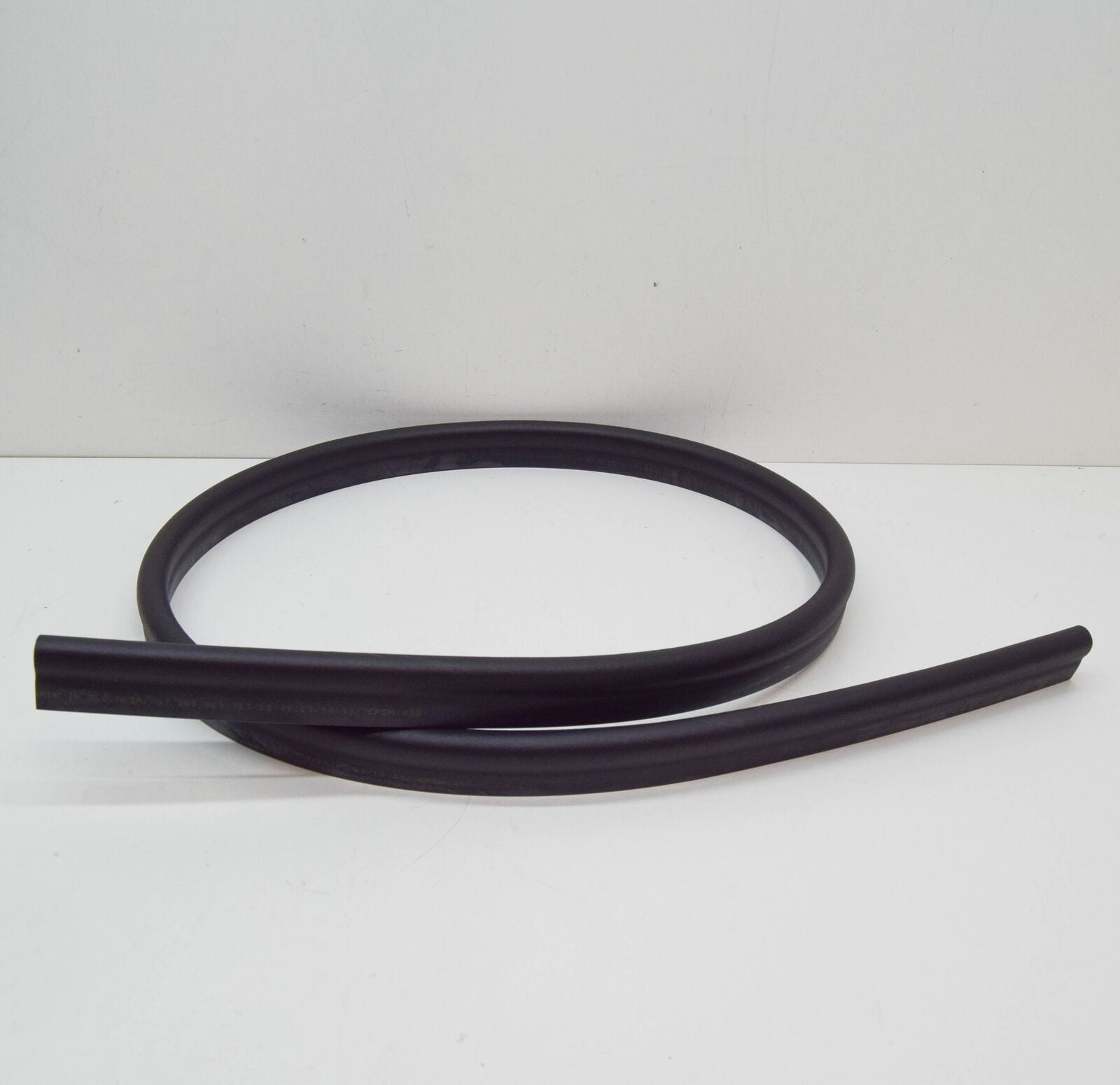 NEW VOLSKWAGEN ARTEON 3H7 FRONT HOOD WATER BOX SEAL 3G8823723 ORIGINAL