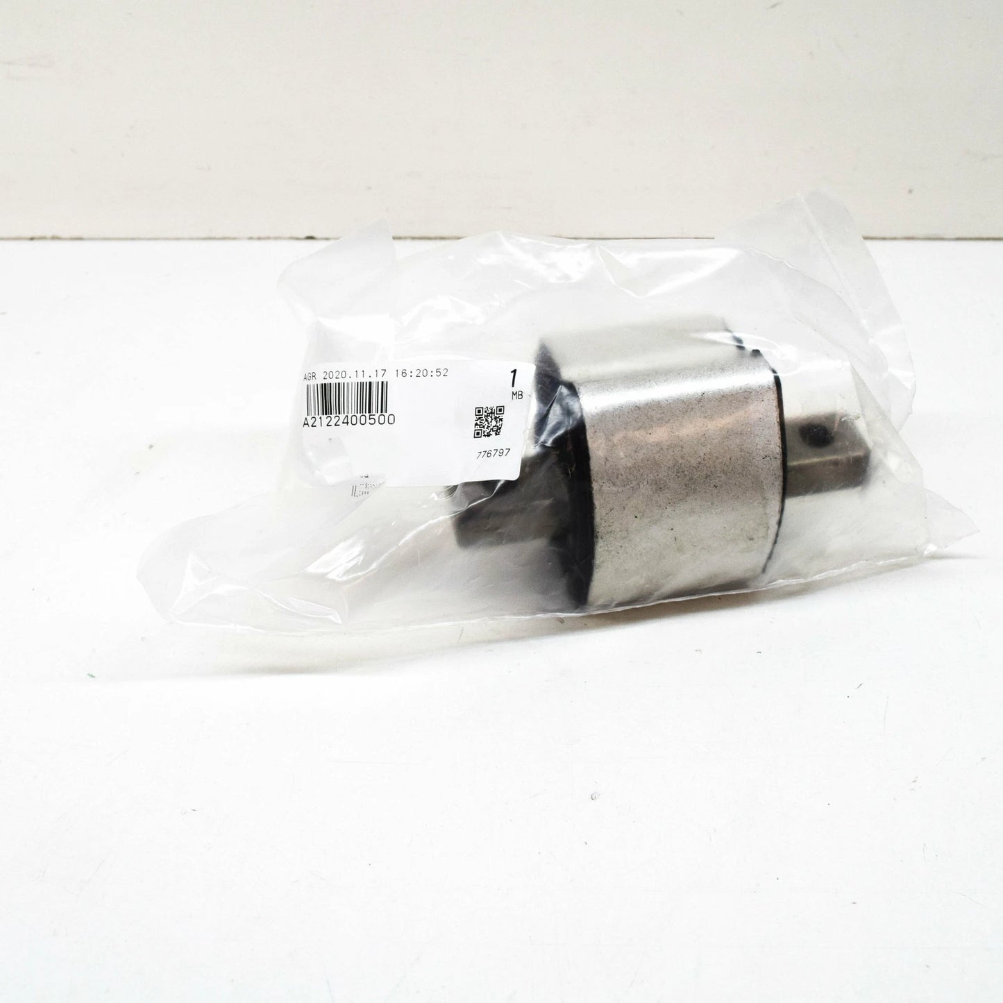 NEW MERCEDES-BENZ E W212 REAR GEARBOX TRANSMISSION MOUNT A2122400500 ORIGINAL