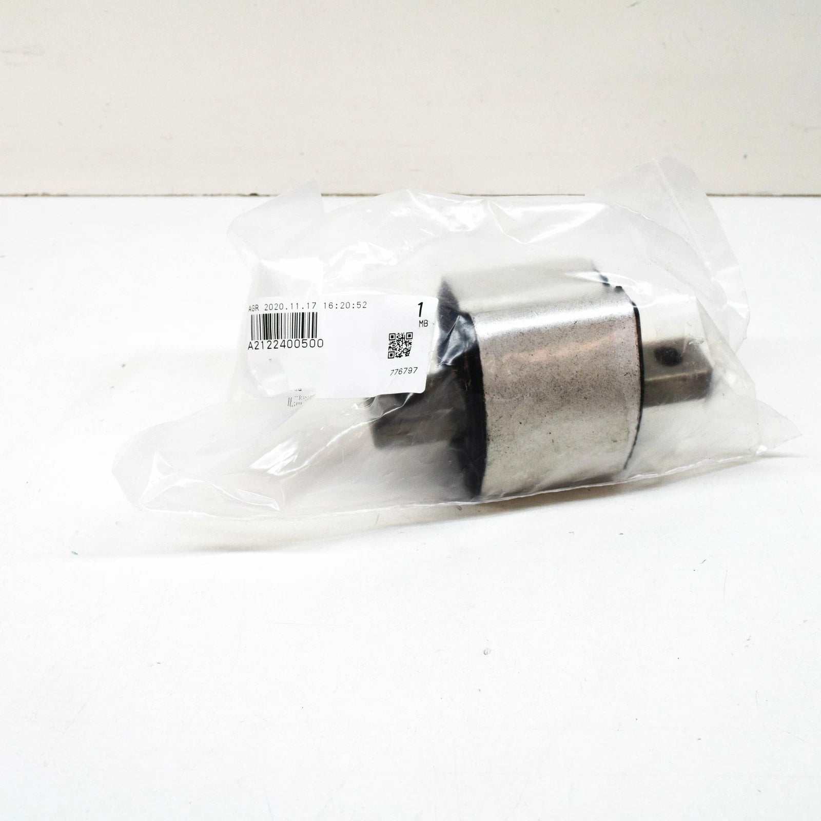 NEW MERCEDES-BENZ E W212 REAR GEARBOX TRANSMISSION MOUNT A2122400500 ORIGINAL