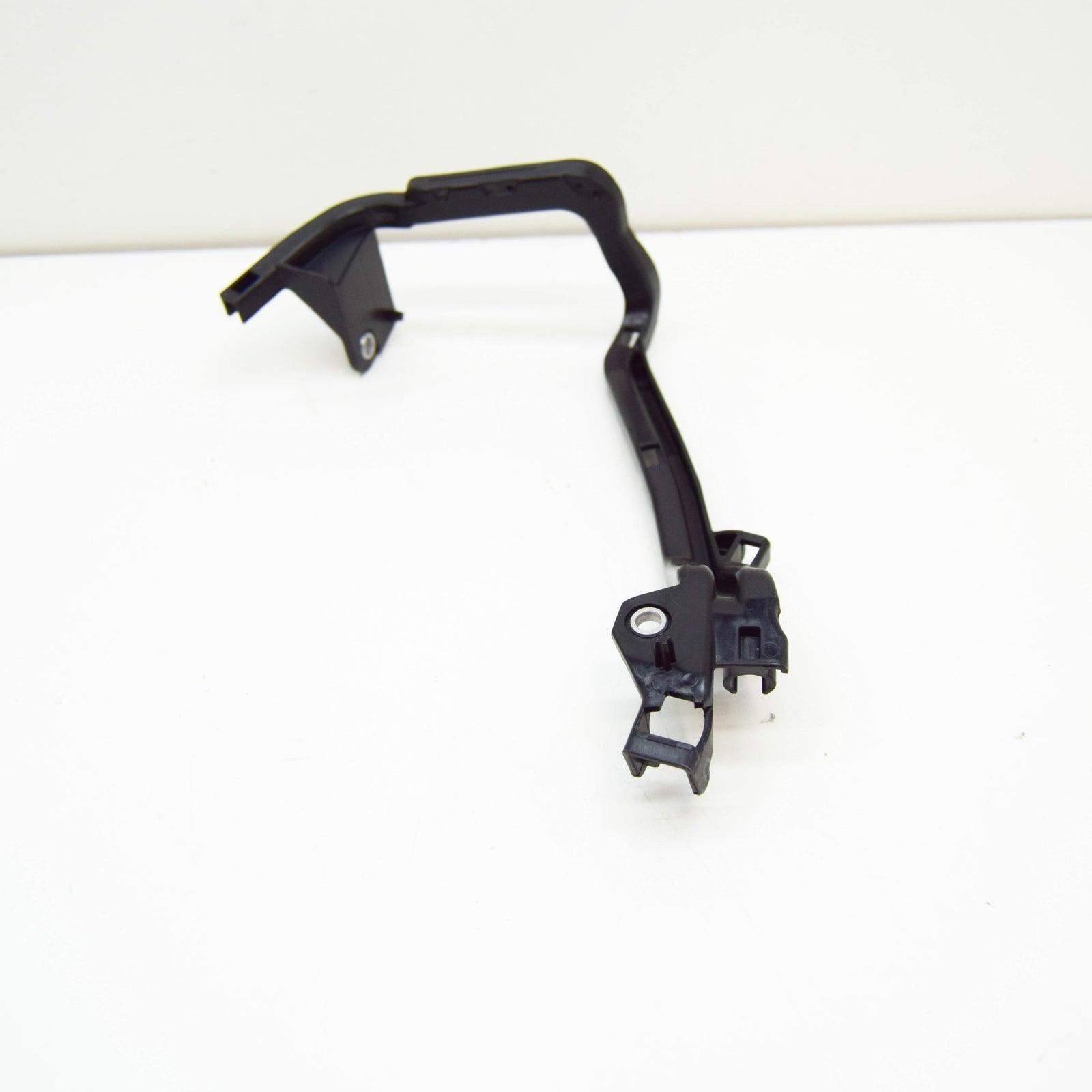 NEW MERCEDES-BENZ GLC C253 POSITIVE BATTERY WIRE DUCT CABLE GUIDE A2055461500