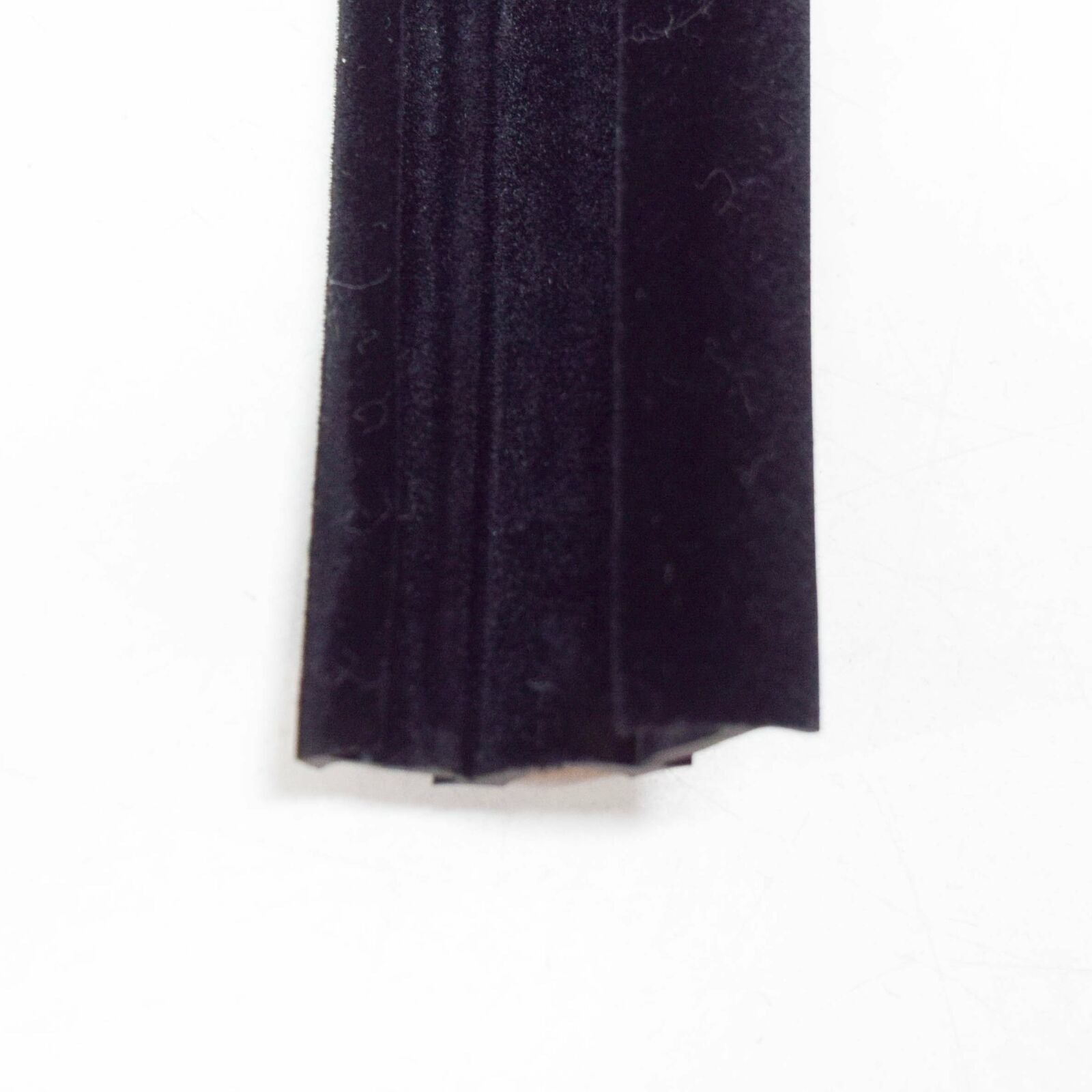 NEW MB E W124 FRONT RIGHT DOOR WINDDOW RUN SEALING A1247250825 ORIGINAL