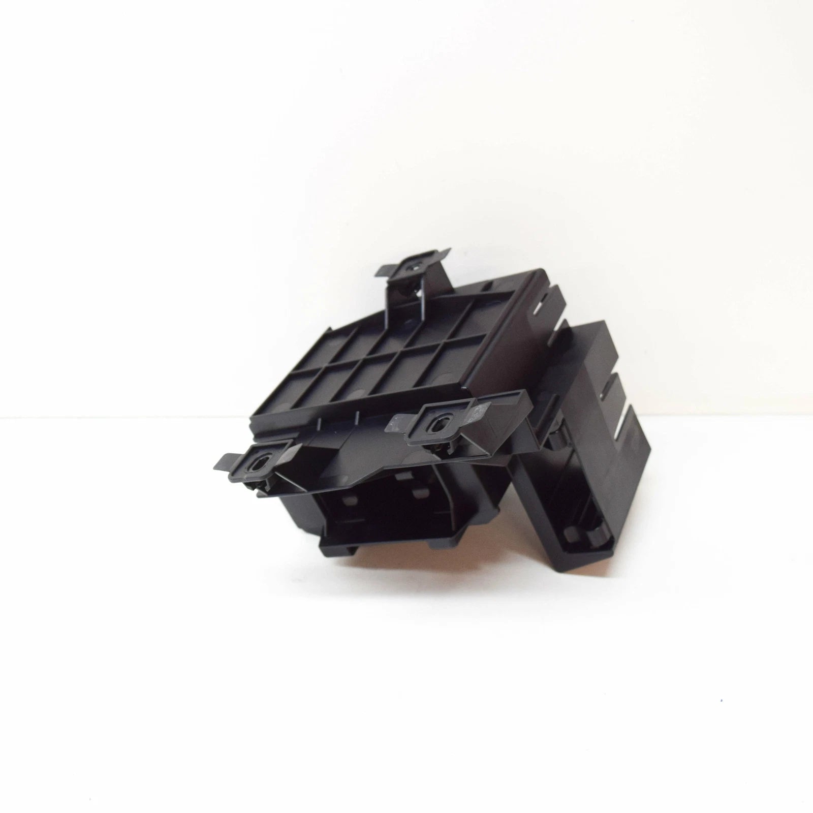 NEW AUDI A3 8V REAR RIGHT ELECTRICAL MODULE UNIT RETAINER 8V0907471 ORIGINAL