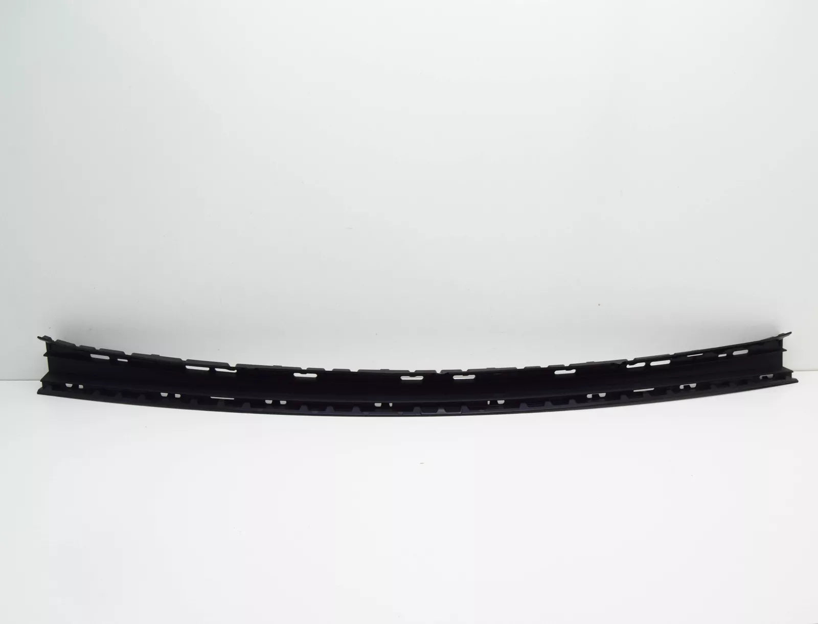 NEW MB CLS C257 FRONT BUMPER LOWER CENTER TRIM MOLDING A2578857704 ORIGINAL