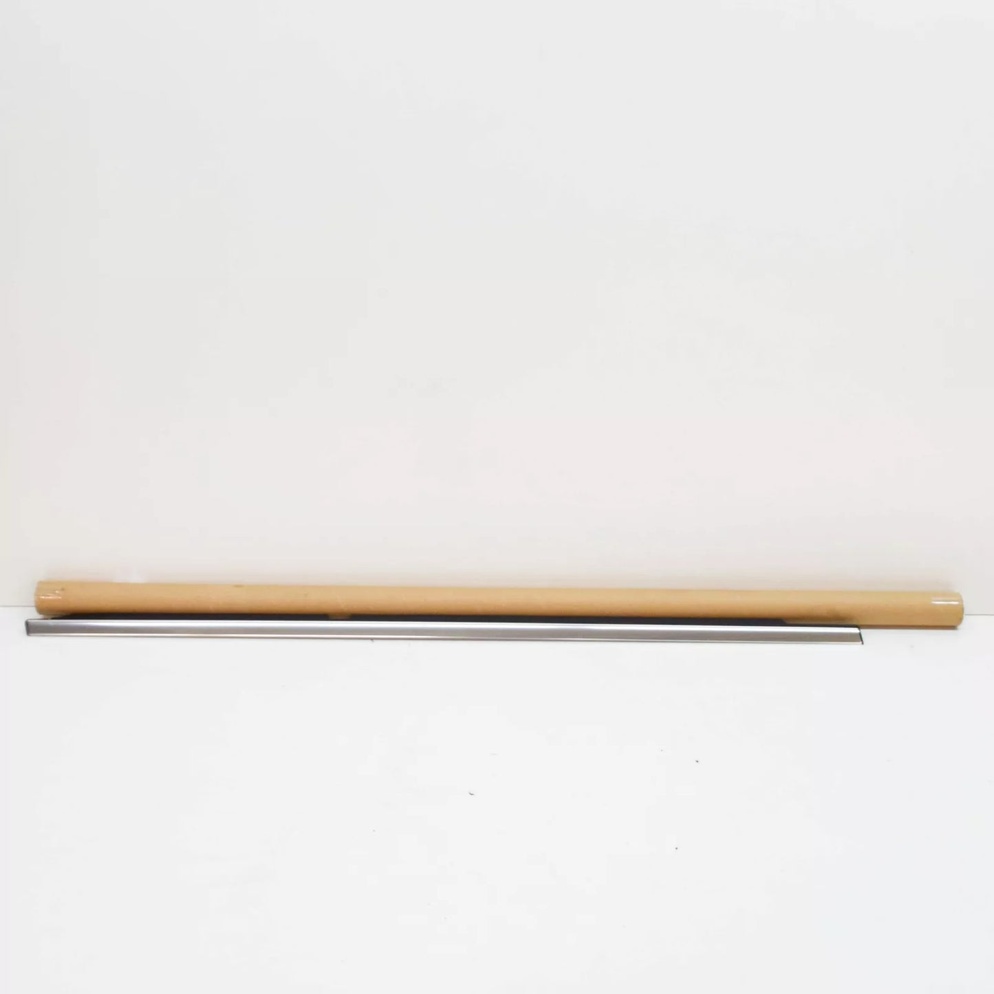 NEW MB C W204 REAR RIGHT DOOR WINDOW OUTSIDE SEALING FRAME A2047351665 ORIGINAL