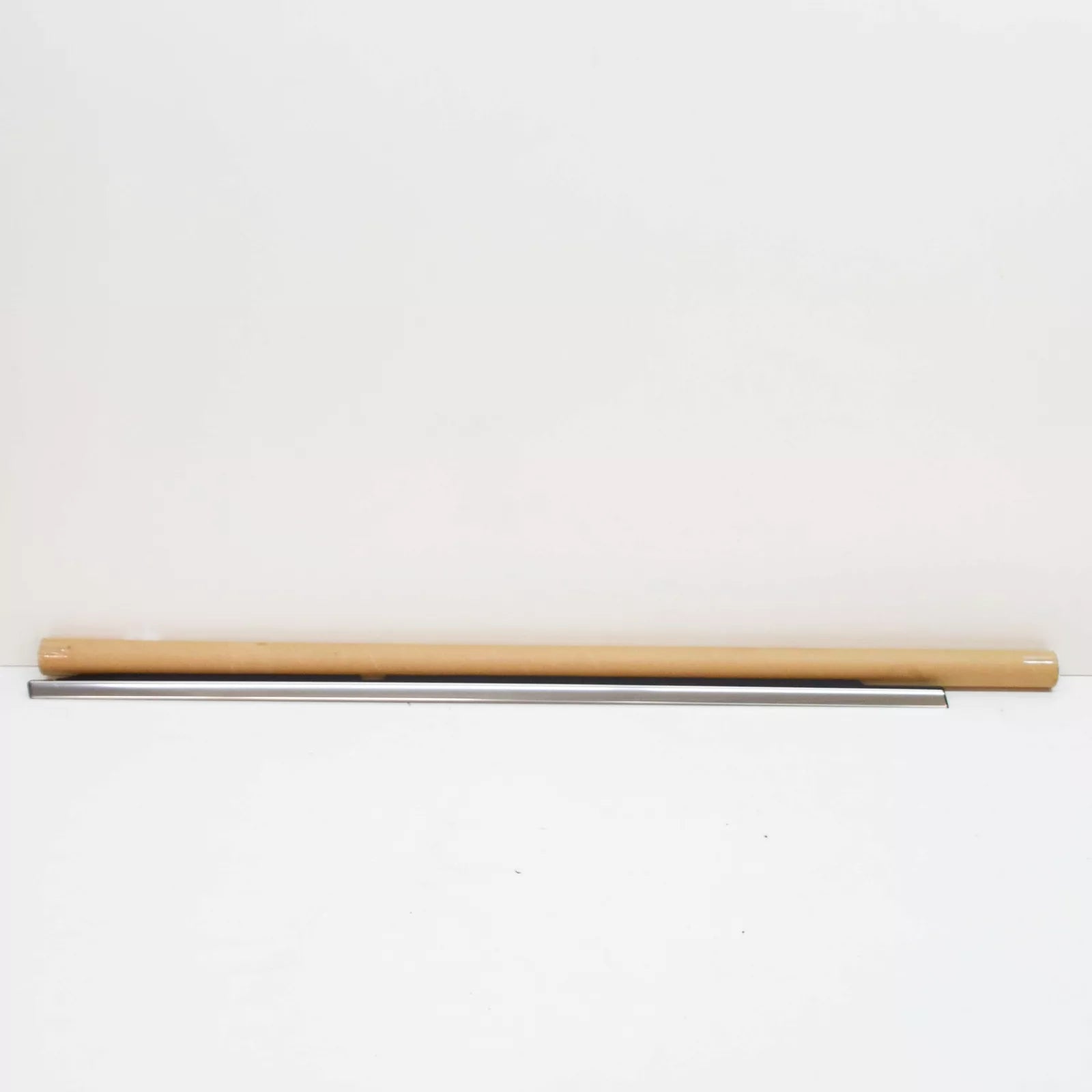 NEW MB C W204 REAR RIGHT DOOR WINDOW OUTSIDE SEALING FRAME A2047351665 ORIGINAL