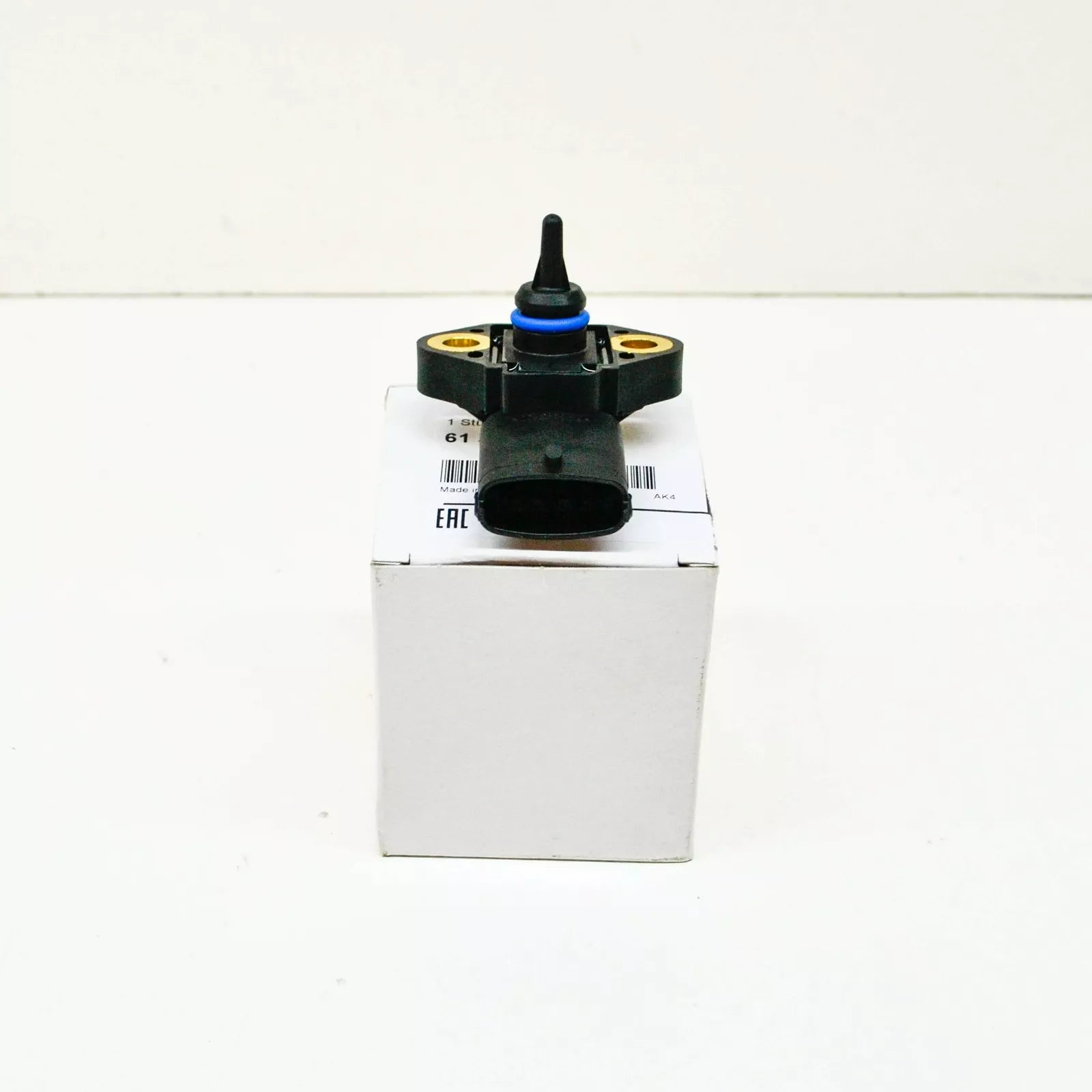 NEW BMW M5 E60 FUEL PRESSURE SENSOR 61357834411 7834411 ORIGINAL