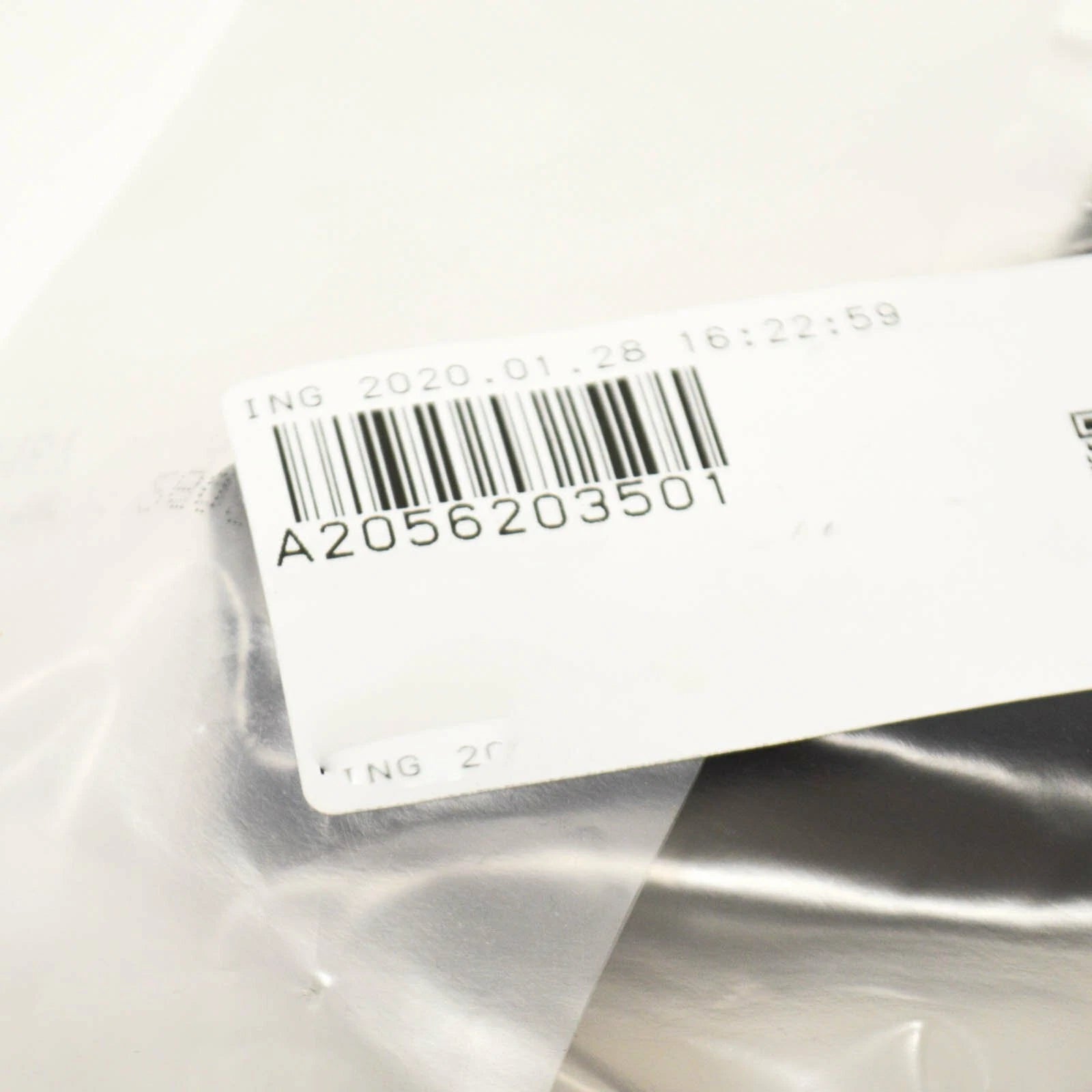 NEW MERCEDES-BENZ C-CLASS W205 FRONT RIGHT AXIS BRACKET A2056203501