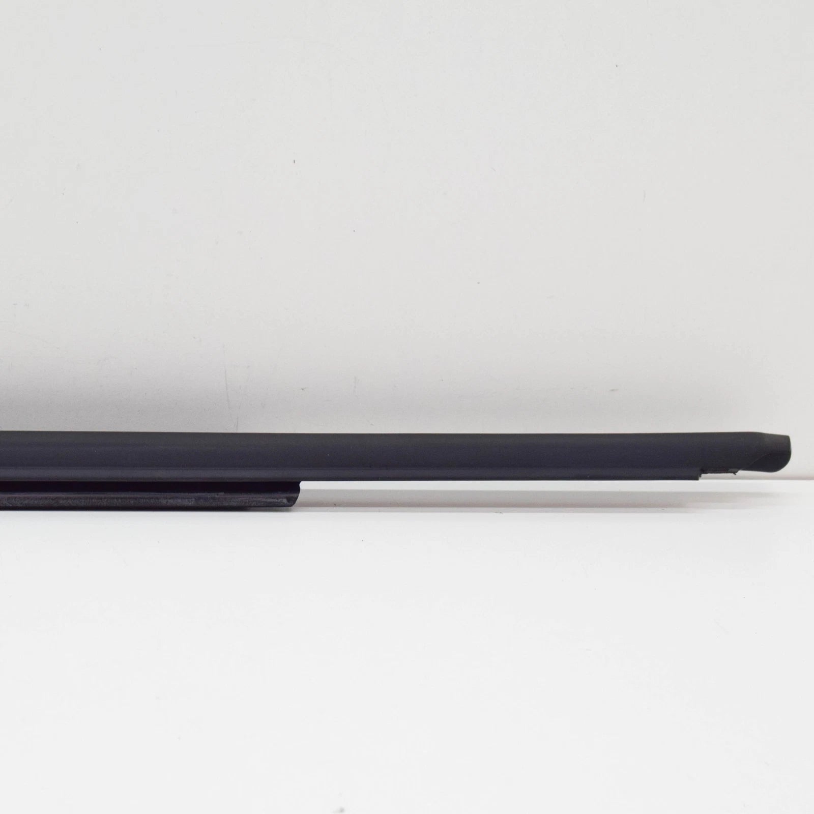 NEW AUDI Q3 8U FRONT LEFT OUTER DOOR WINDOW APERTURE SEAL 8U0837477 ORIGINAL