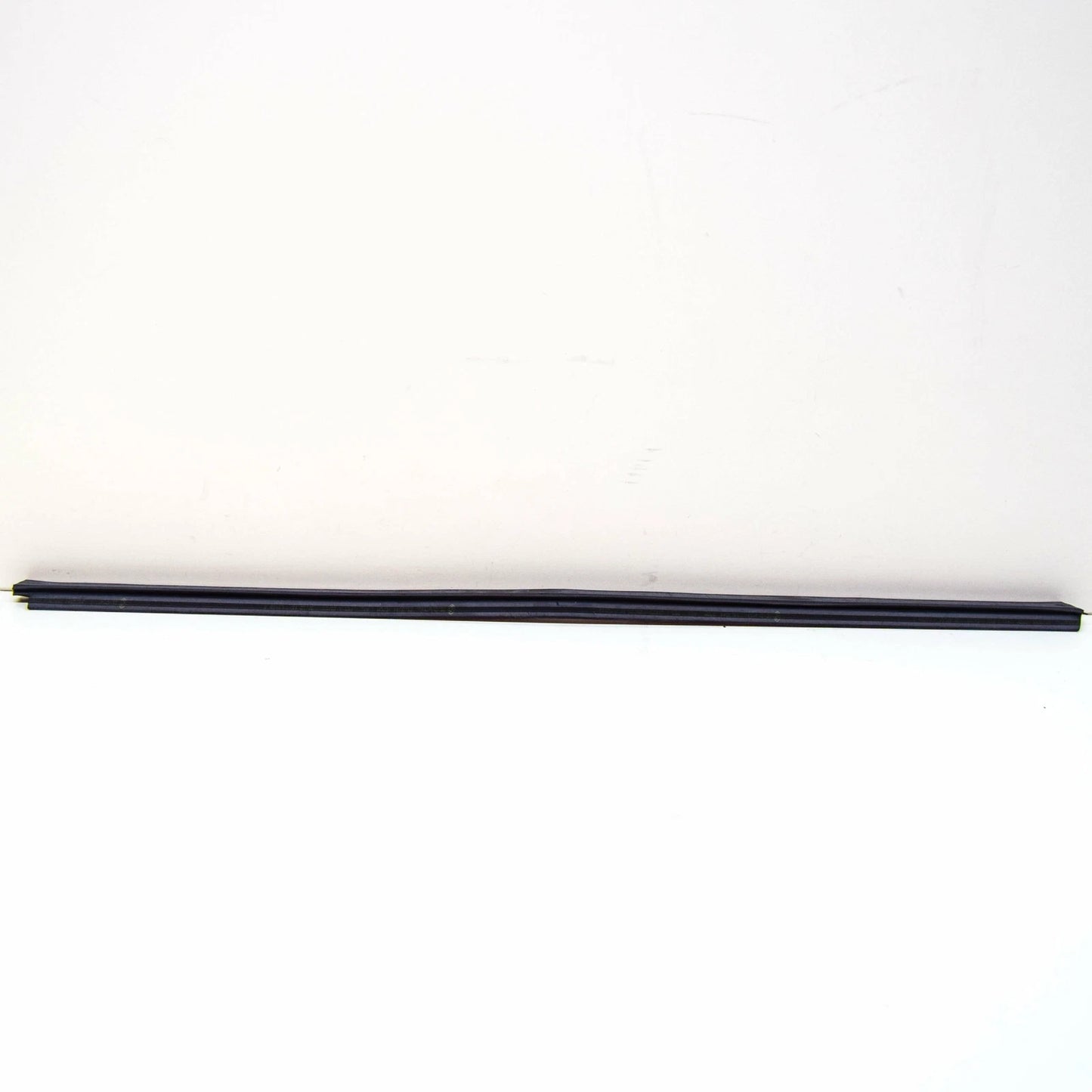 NEW BMW 3 CONVERTIBLE E30 FRONT RIGHT DOOR WEATHERSTRIP 51321924754 ORIGINAL