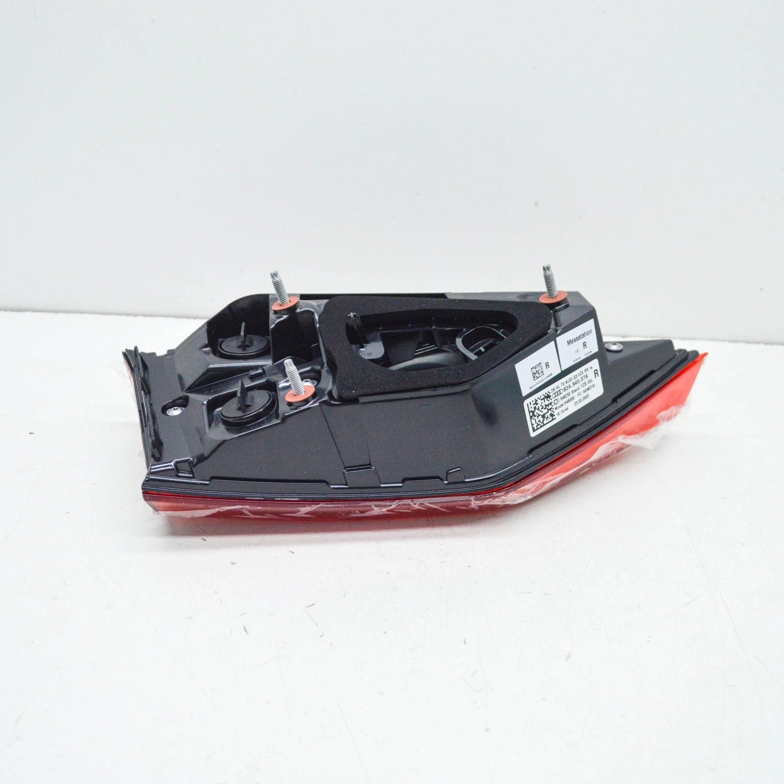 NEW AUDI Q3 F3 SPORTBACK RIGHT SIDE TRUNK BOOTLID TAILLIGHT 83A945076