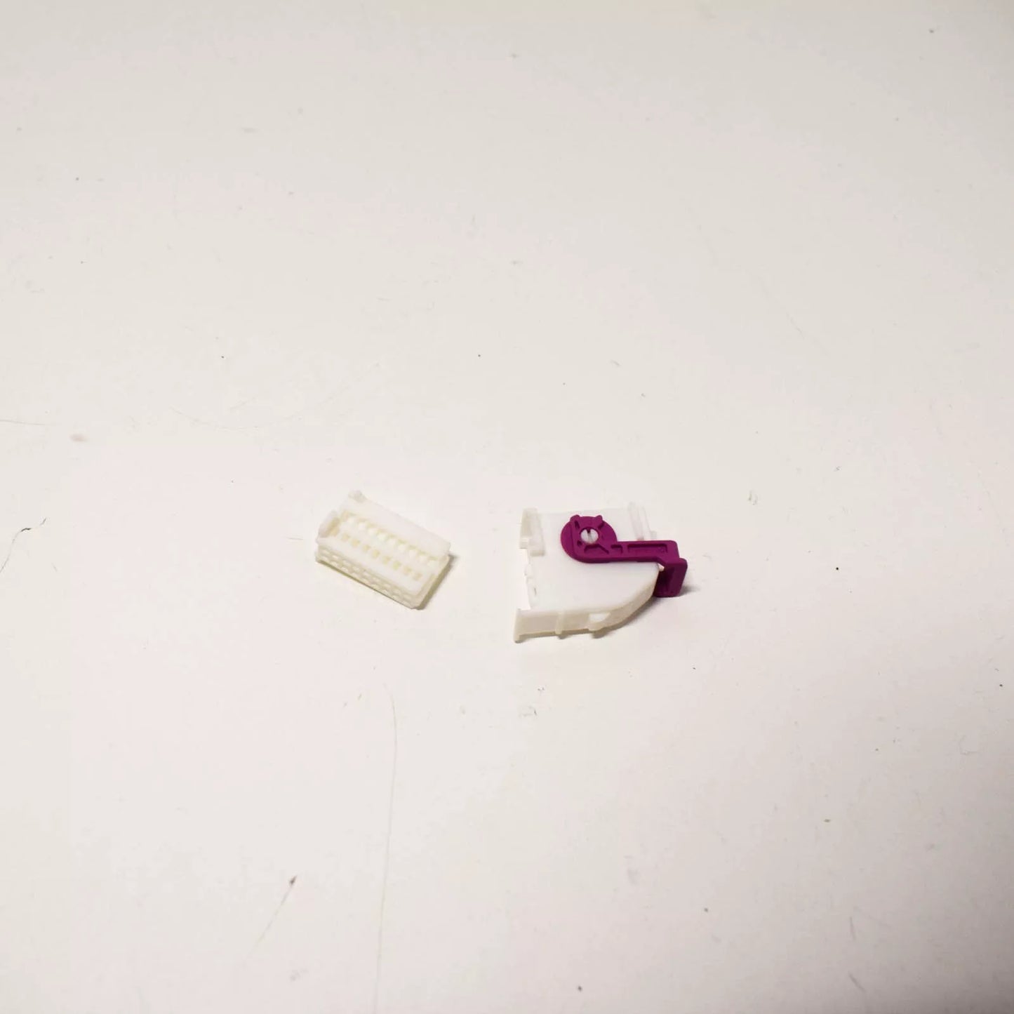 NEW VOLKSWAGEN PHAETON 3D FLAT CONTACT HOUSING 18PIN 5Q0972718B ORIGINAL