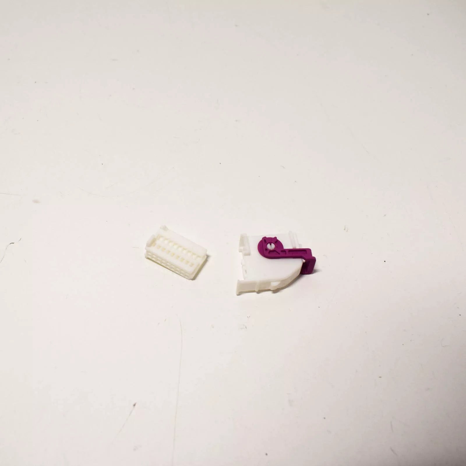 NEW VOLKSWAGEN PHAETON 3D FLAT CONTACT HOUSING 18PIN 5Q0972718B ORIGINAL