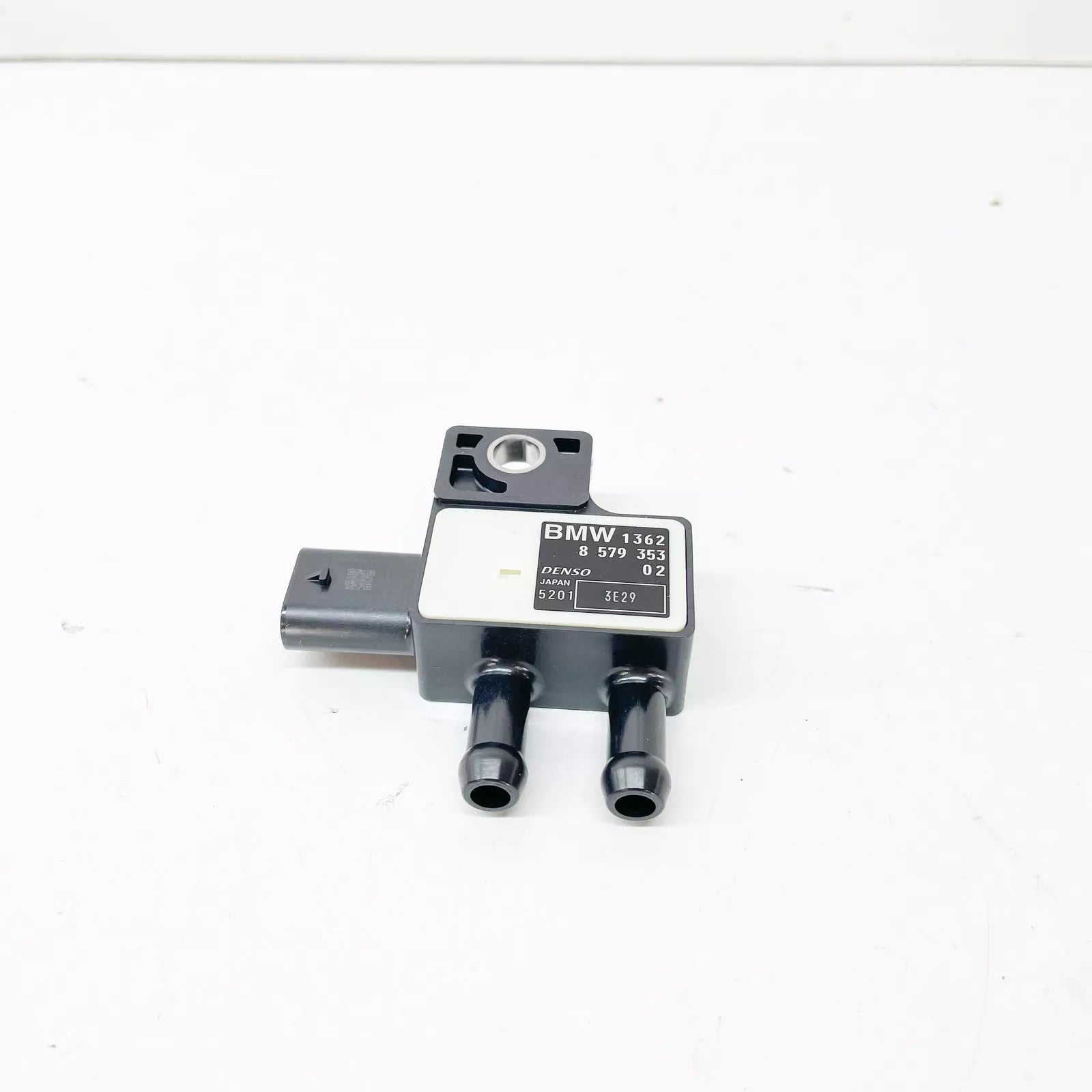 NEW BMW 7 G11 DIFFERENTIAL PRESSURE SENSOR 13628579353 ORIGINAL