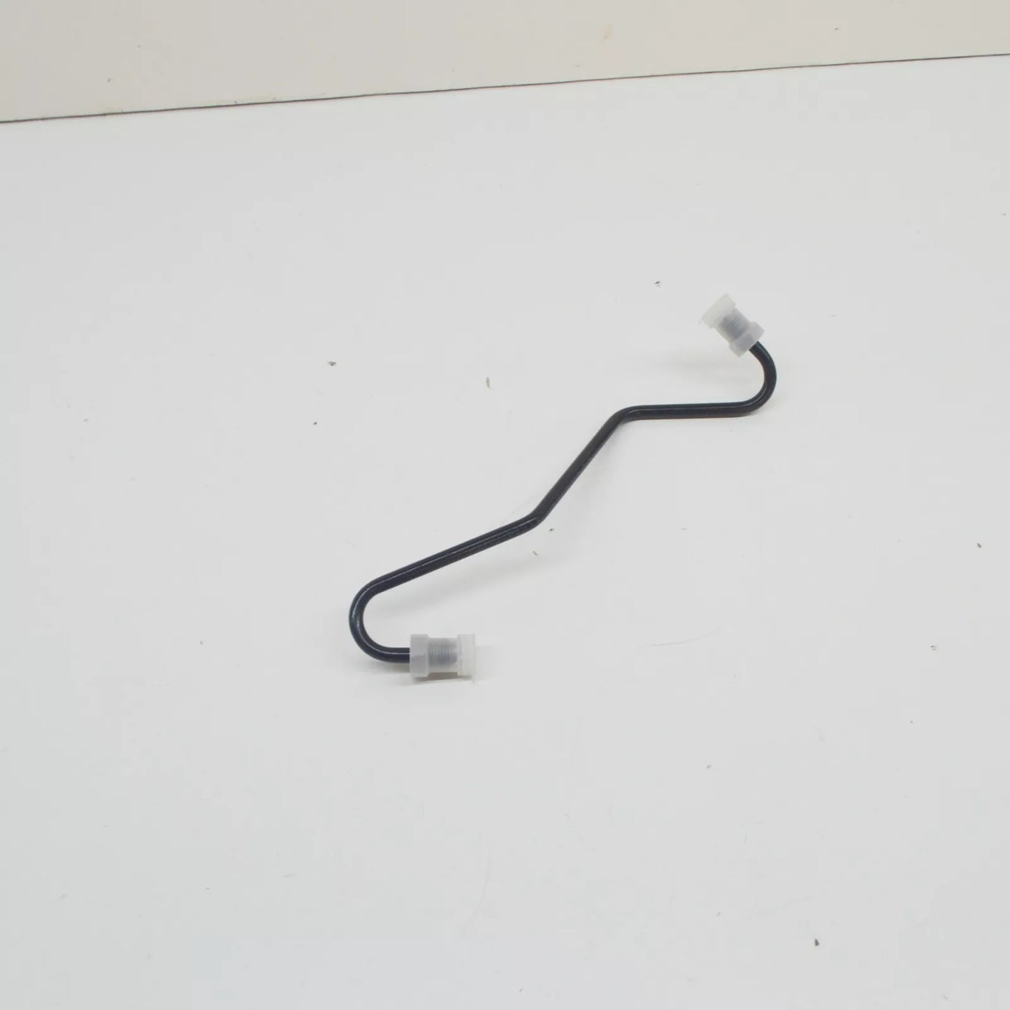 NEW AUDI A8 D3 FRONT RIGHT PISTON HOUSING BRAKE PIPE 4E0611722H ORIGINAL