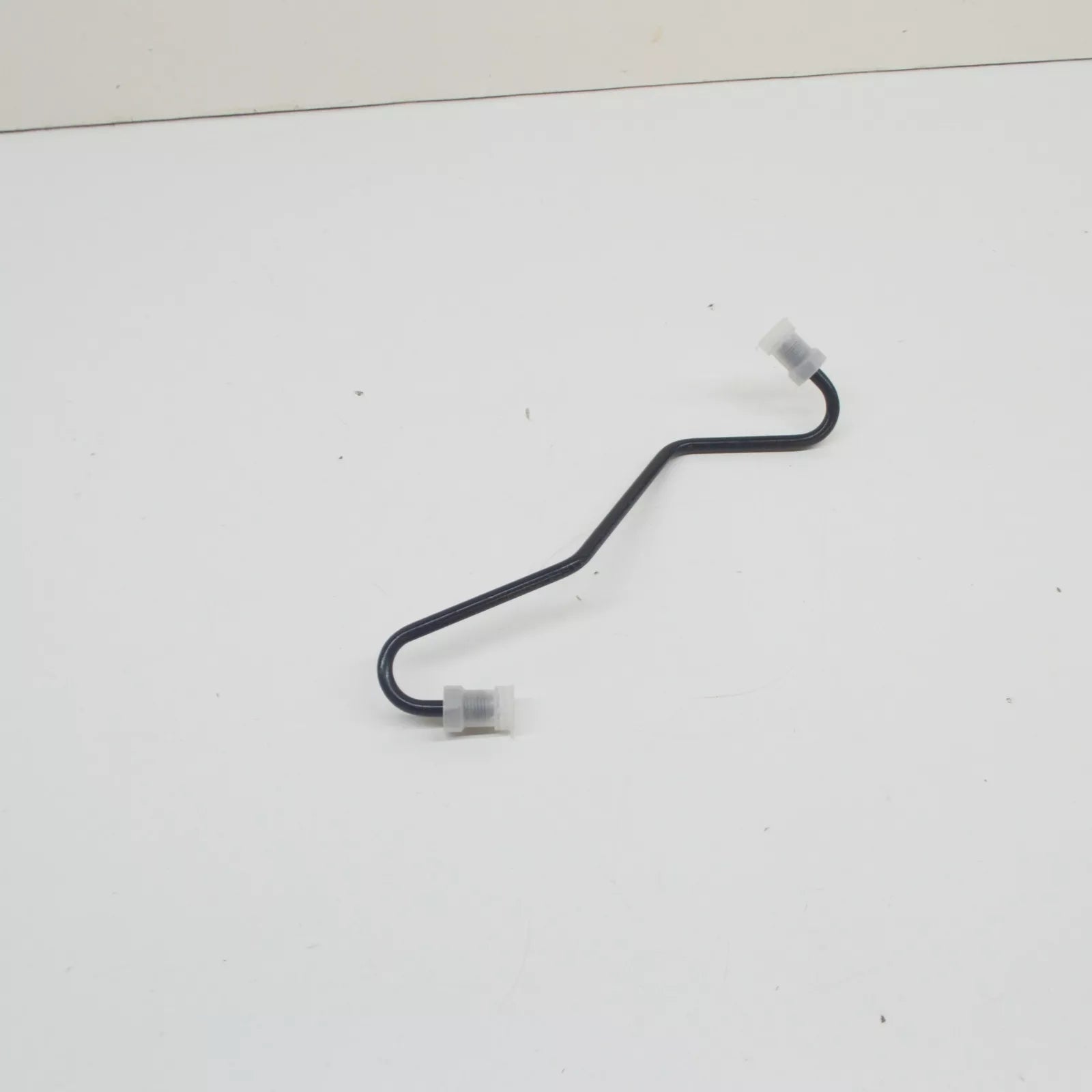 NEW AUDI A8 D3 FRONT RIGHT PISTON HOUSING BRAKE PIPE 4E0611722H ORIGINAL