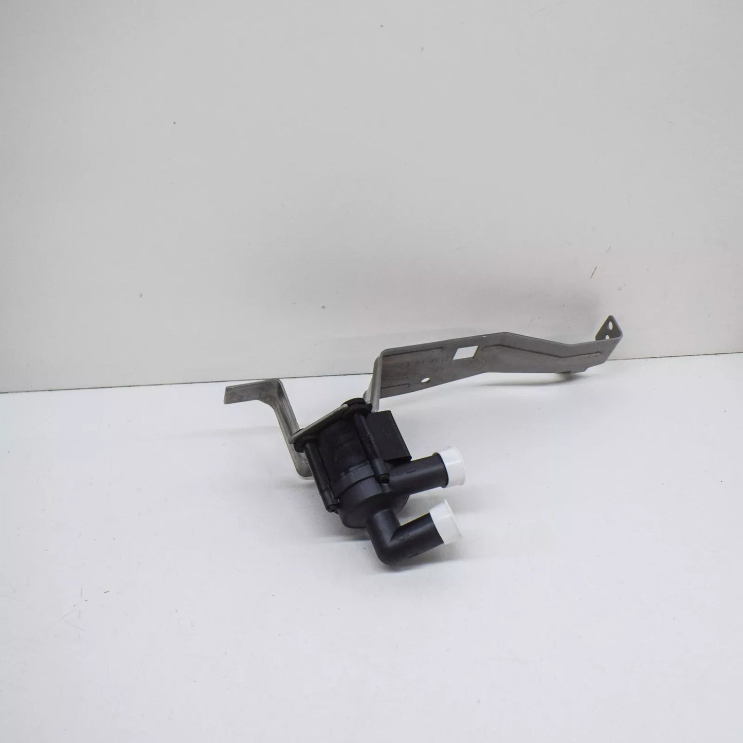 NEW BMW M5 F10 AUXILIARY WATER PUMP 17122284124 2284124 ORIGINAL