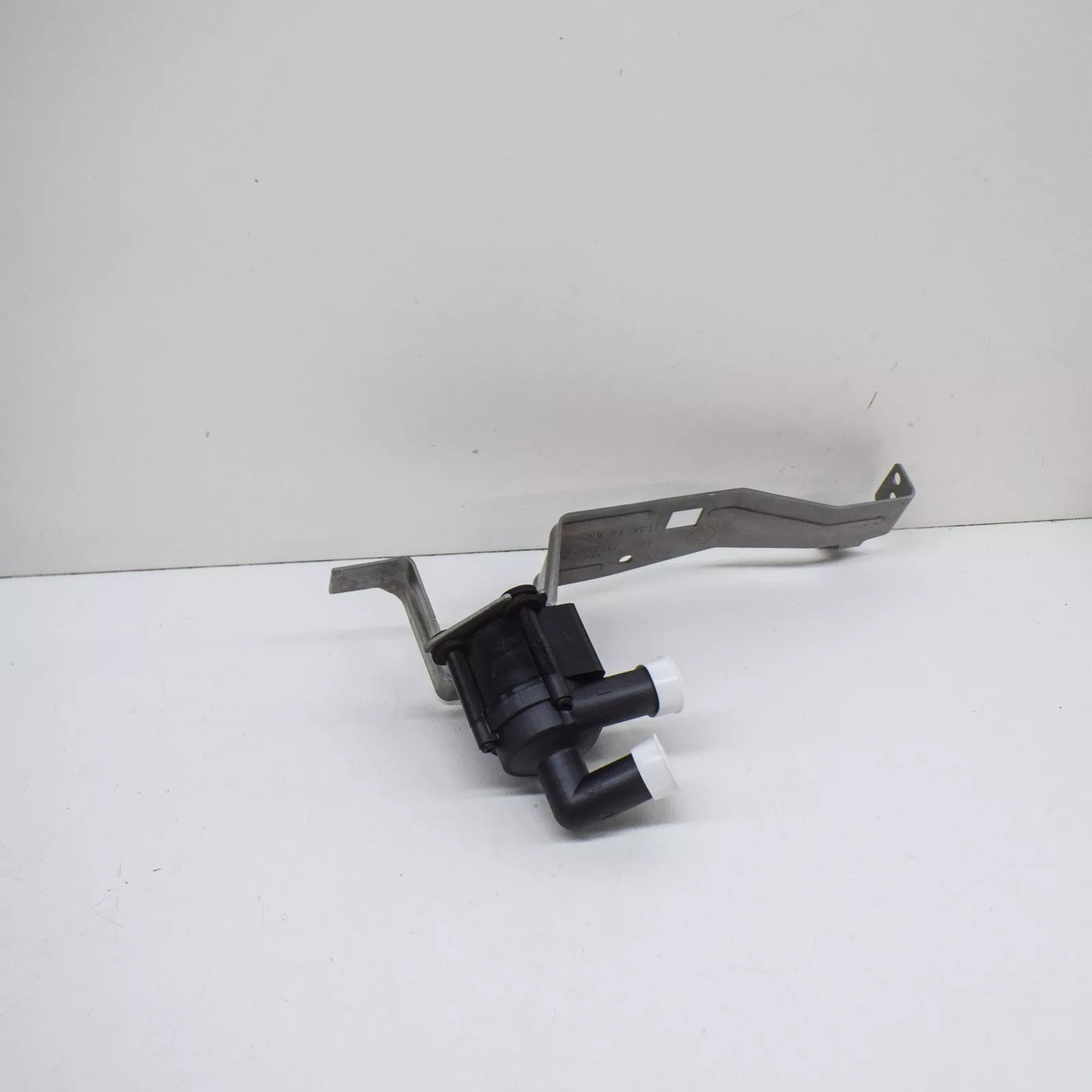 NEW BMW M5 F10 AUXILIARY WATER PUMP 17122284124 2284124 ORIGINAL