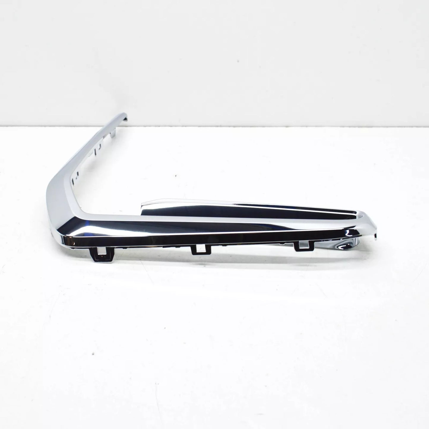 NEW BMW X7 G07 M FRONT BUMPER RIGHT FINISHER 51118745740 ORIGINAL