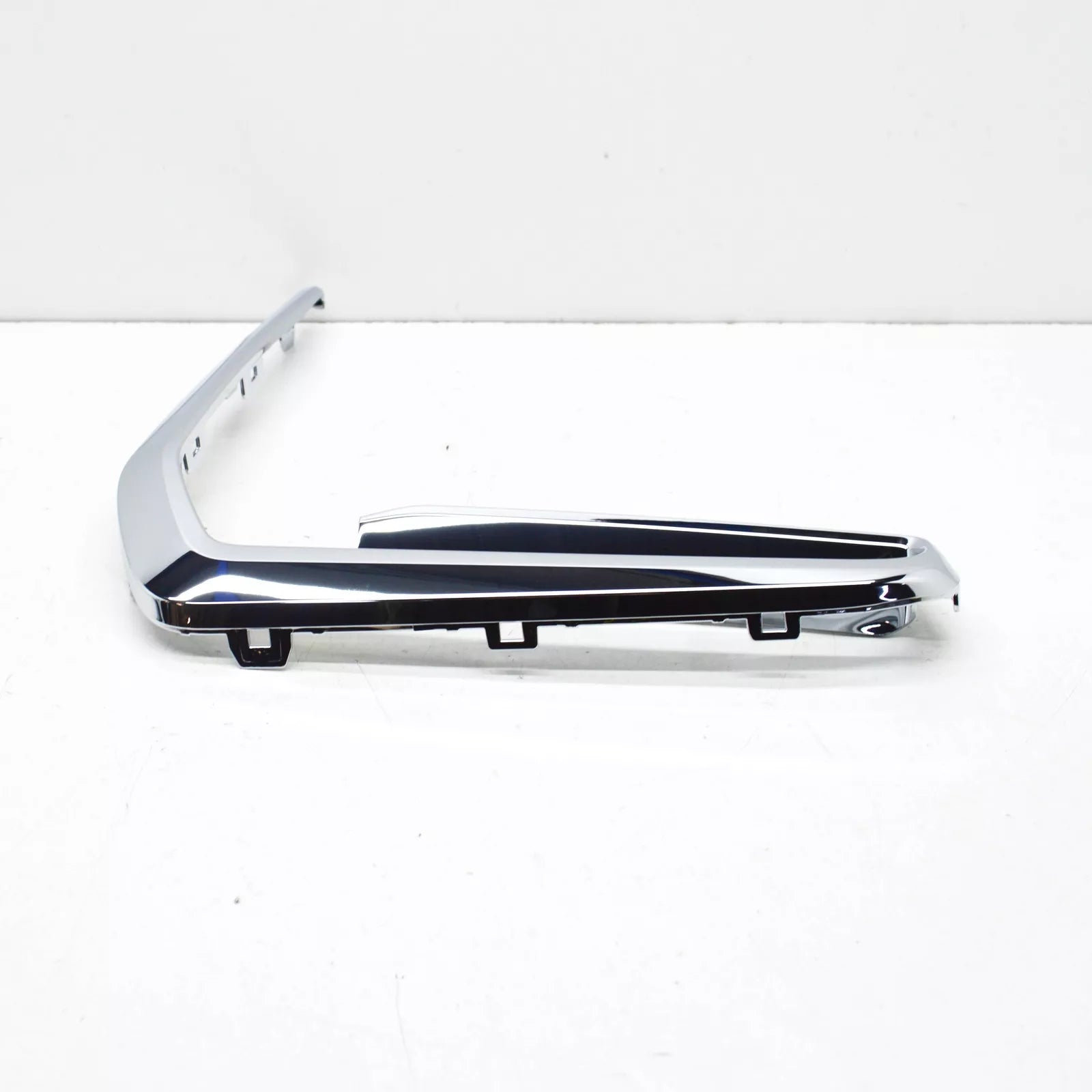 NEW BMW X7 G07 M FRONT BUMPER RIGHT FINISHER 51118745740 ORIGINAL