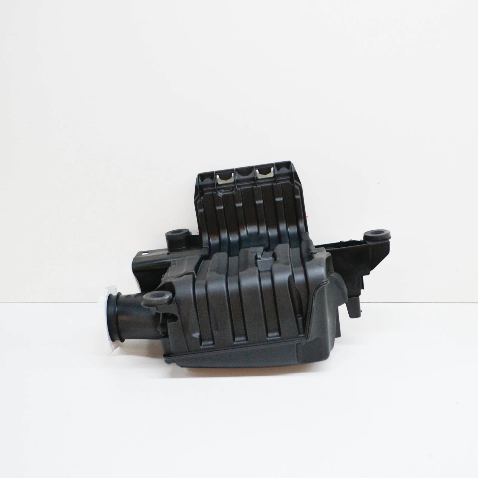 NEW MERCEDES-BENZ C-CLASS W205 AIR FILTER BOX A2740900001