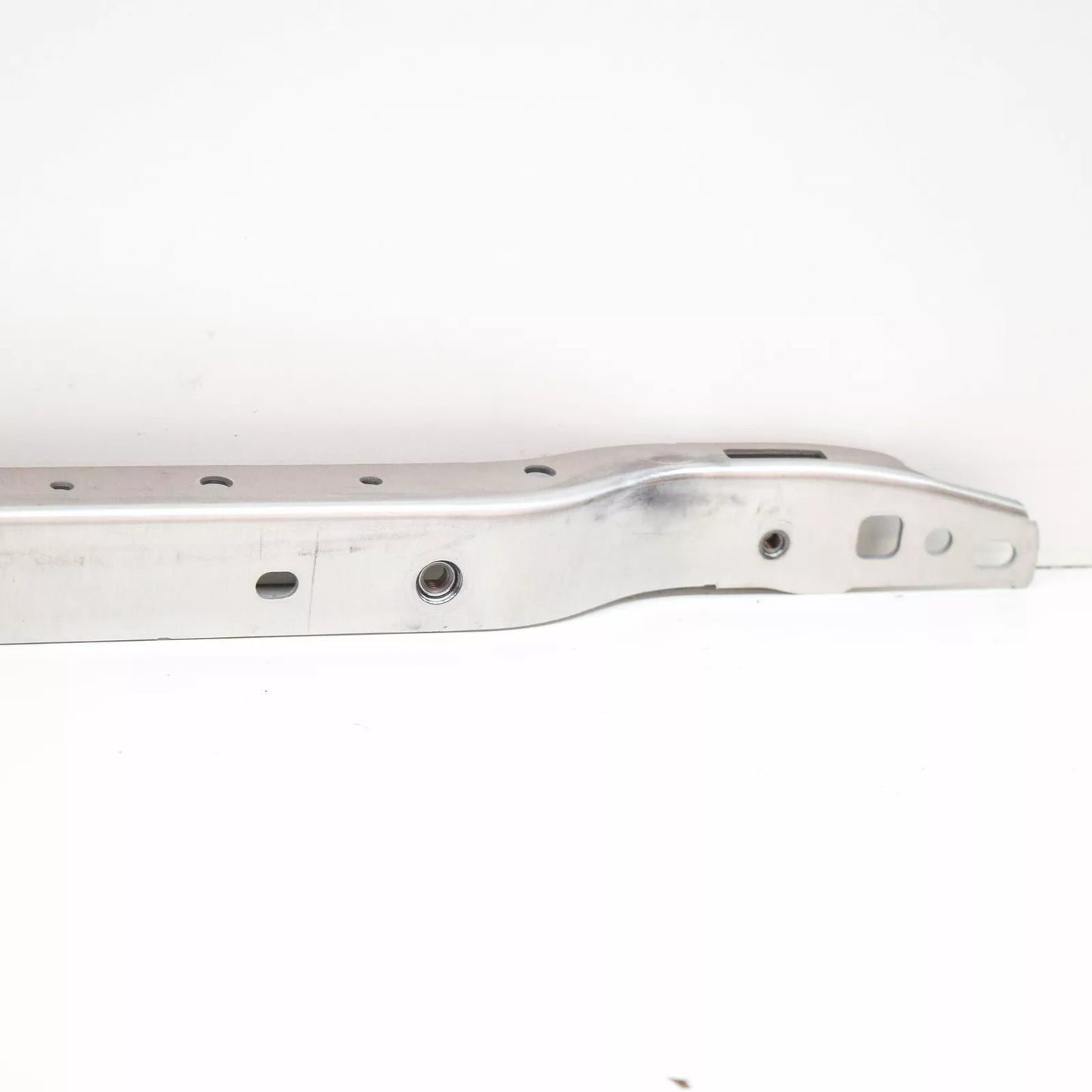 NEW BMW 3 G20 FRONT CENTER UPPER RADIATOR SUPPORT CONNECTION 51647422285