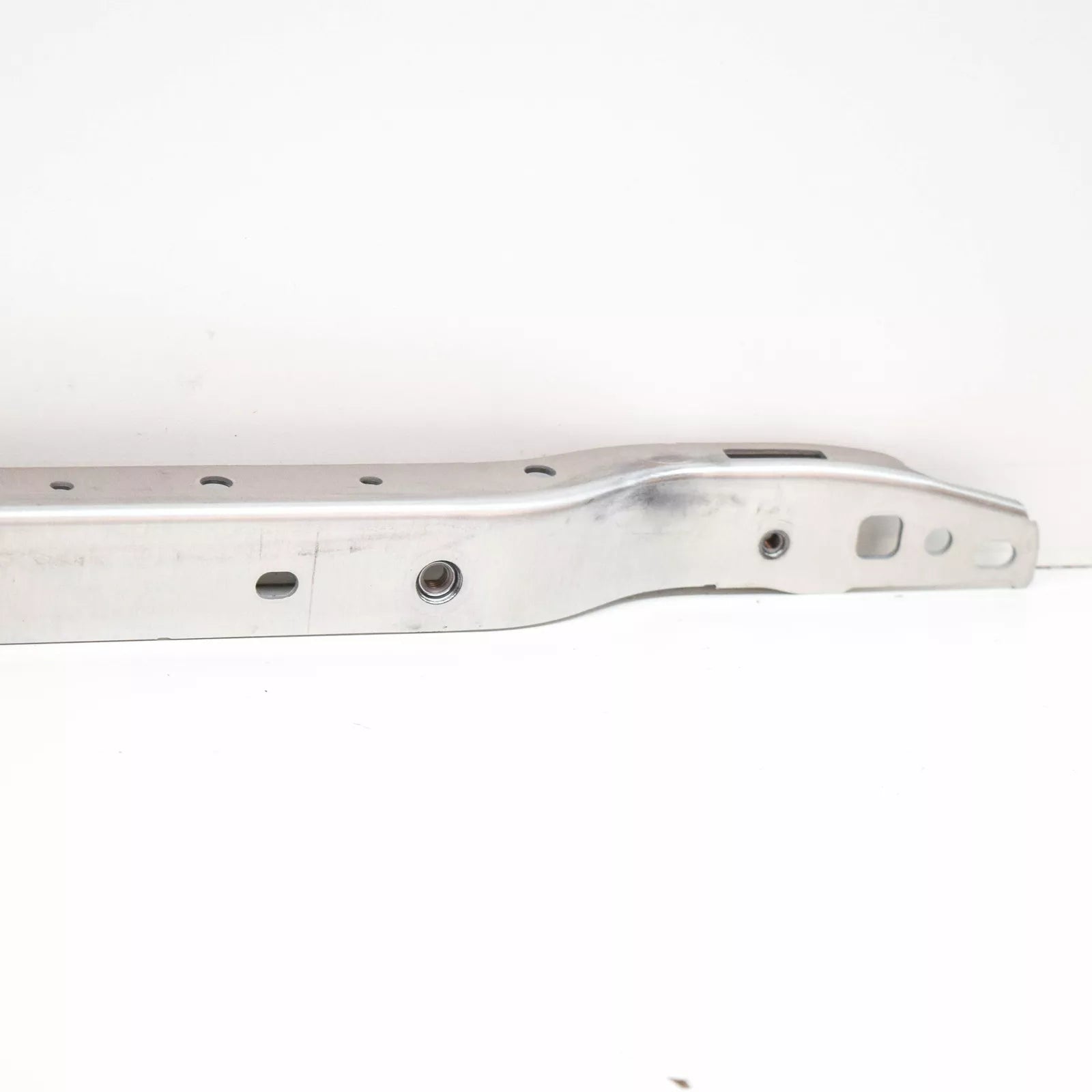 NEW BMW 3 G20 FRONT CENTER UPPER RADIATOR SUPPORT CONNECTION 51647422285