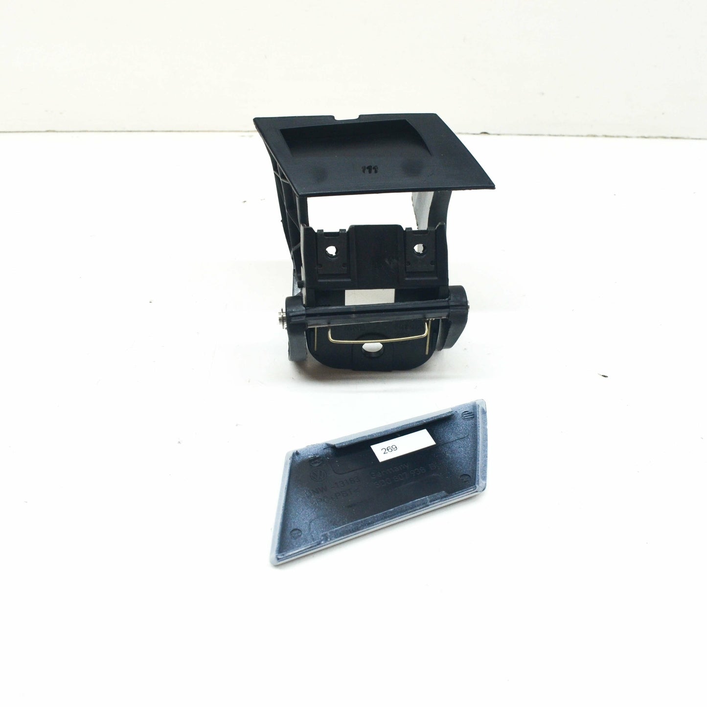 NEW VW PHAETON MK3 FRONT RIGHT HEADLIGHT WASHER COVER CAP 3D0807928BGRU ORIGINAL