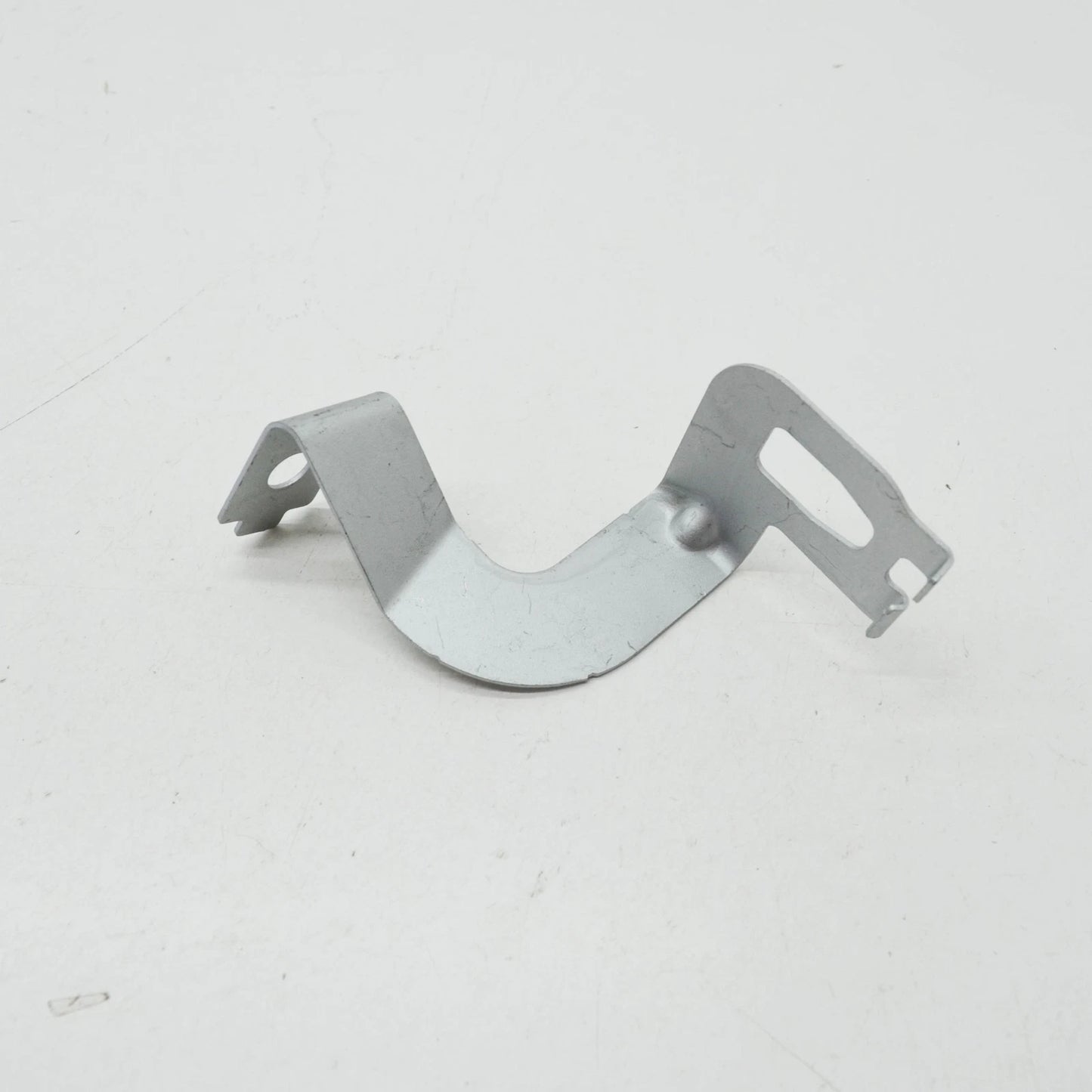 NEW MERCEDES BENZ GLC C253 FRONT SPLASH SHIELD RIGHT BRACKET A2535240140