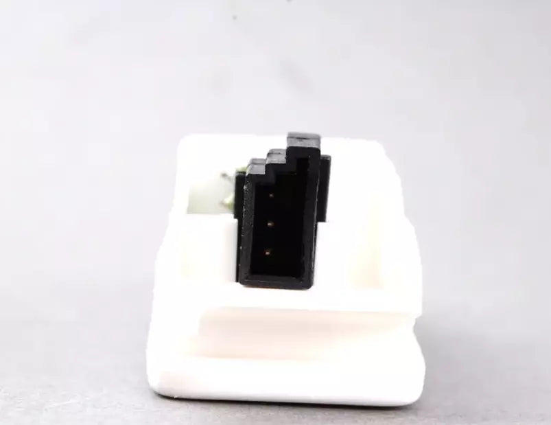 NEW VOLKSWAGEN GOLF 1K MK5 AUX IN-SOCKET 1K0035724B ORIGINAL