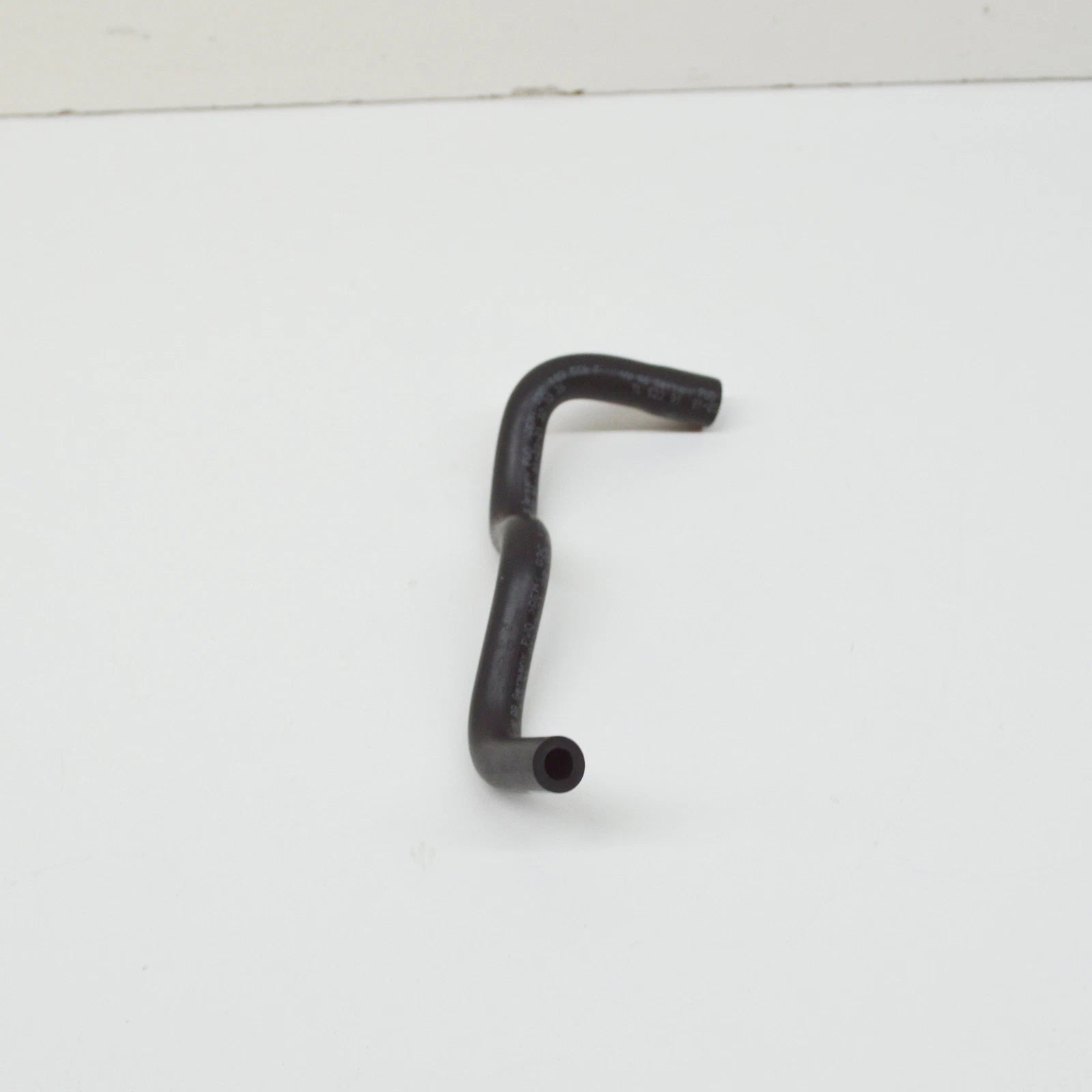 NEW VW GOLF VI 5K MK6 ENGINE VENT HOSE 03C103560F ORIGINAL