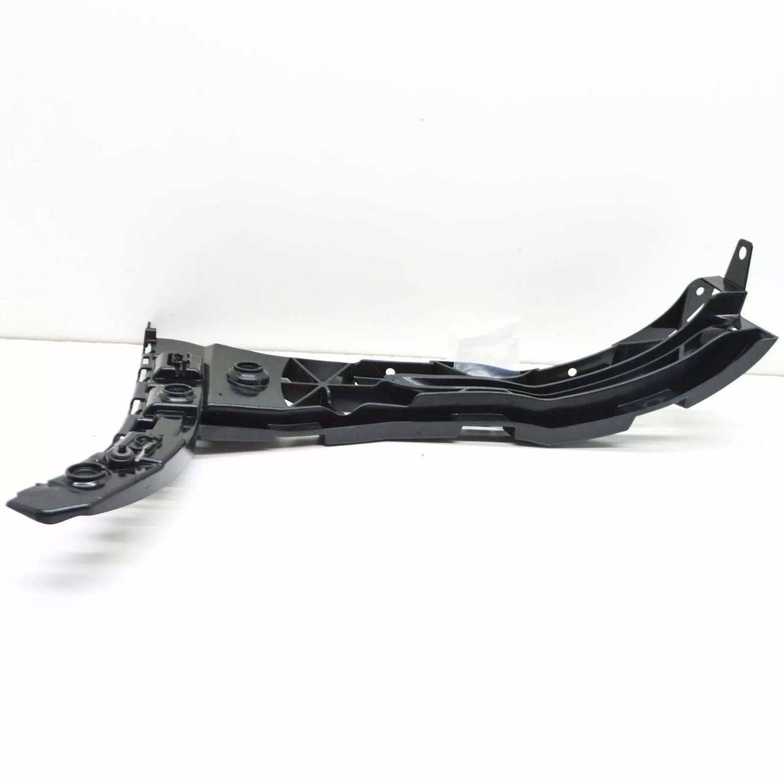 NEW MERCEDES-BENZ C W205 REAR LEFT BUMPER BRACKET A2058800530