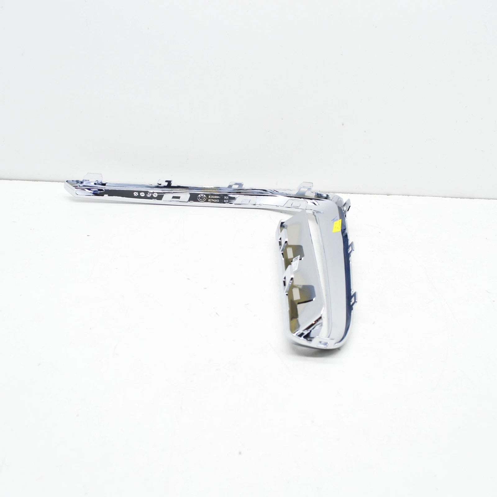 NEW BMW X7 G07 M FRONT BUMPER RIGHT FINISHER 51118745740 ORIGINAL