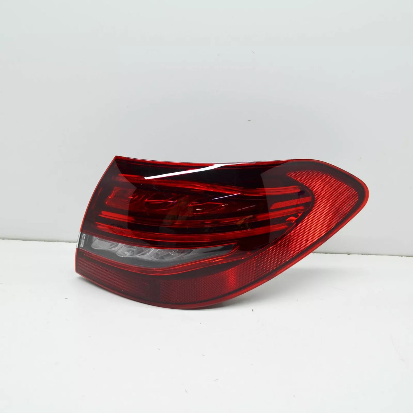 NEW MERCEDES-BENZ C S205 REAR RIGHT OUTER TAILLIGHT A2059064505 ORIGINAL
